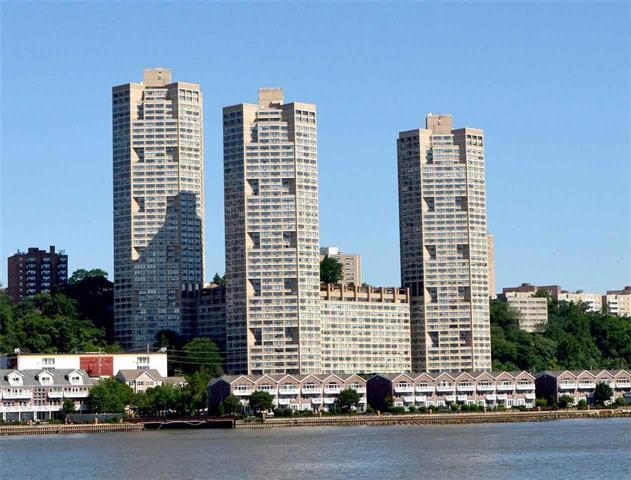 # 220014545 - For Rent in Guttenberg NJ
