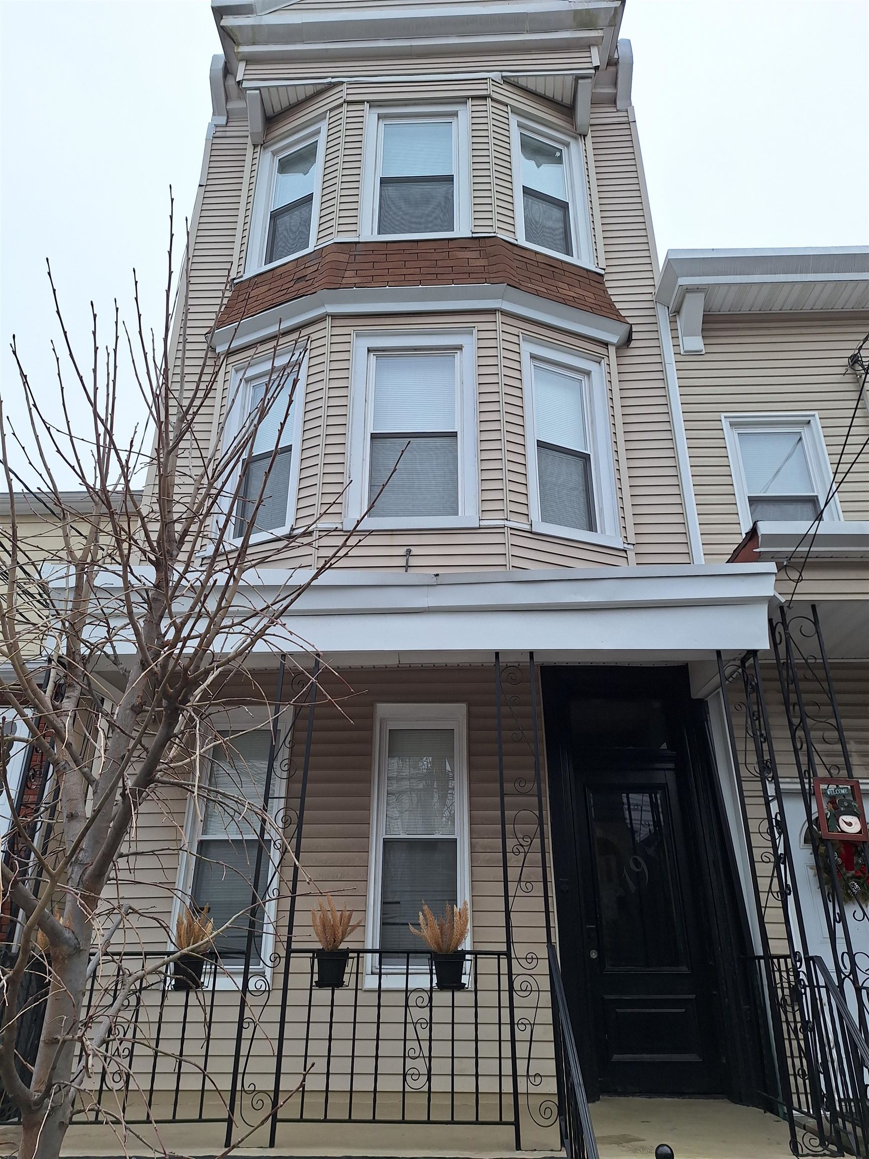 # 230019203 - For Rent in JERSEY CITY - Heights NJ