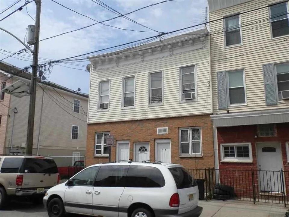 # 240005937 - For Rent in JERSEY CITY - Heights NJ