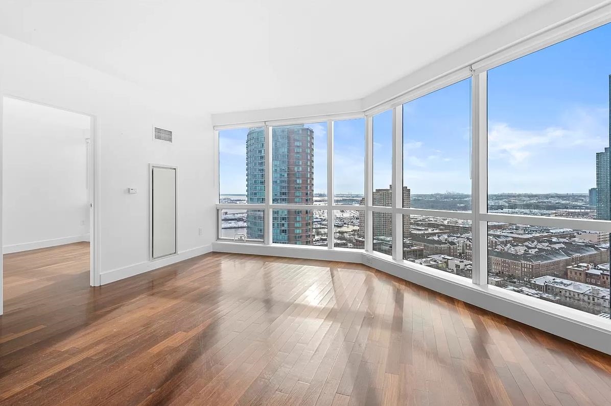 # 240005981 - For Rent in JERSEY CITY - Downtown NJ