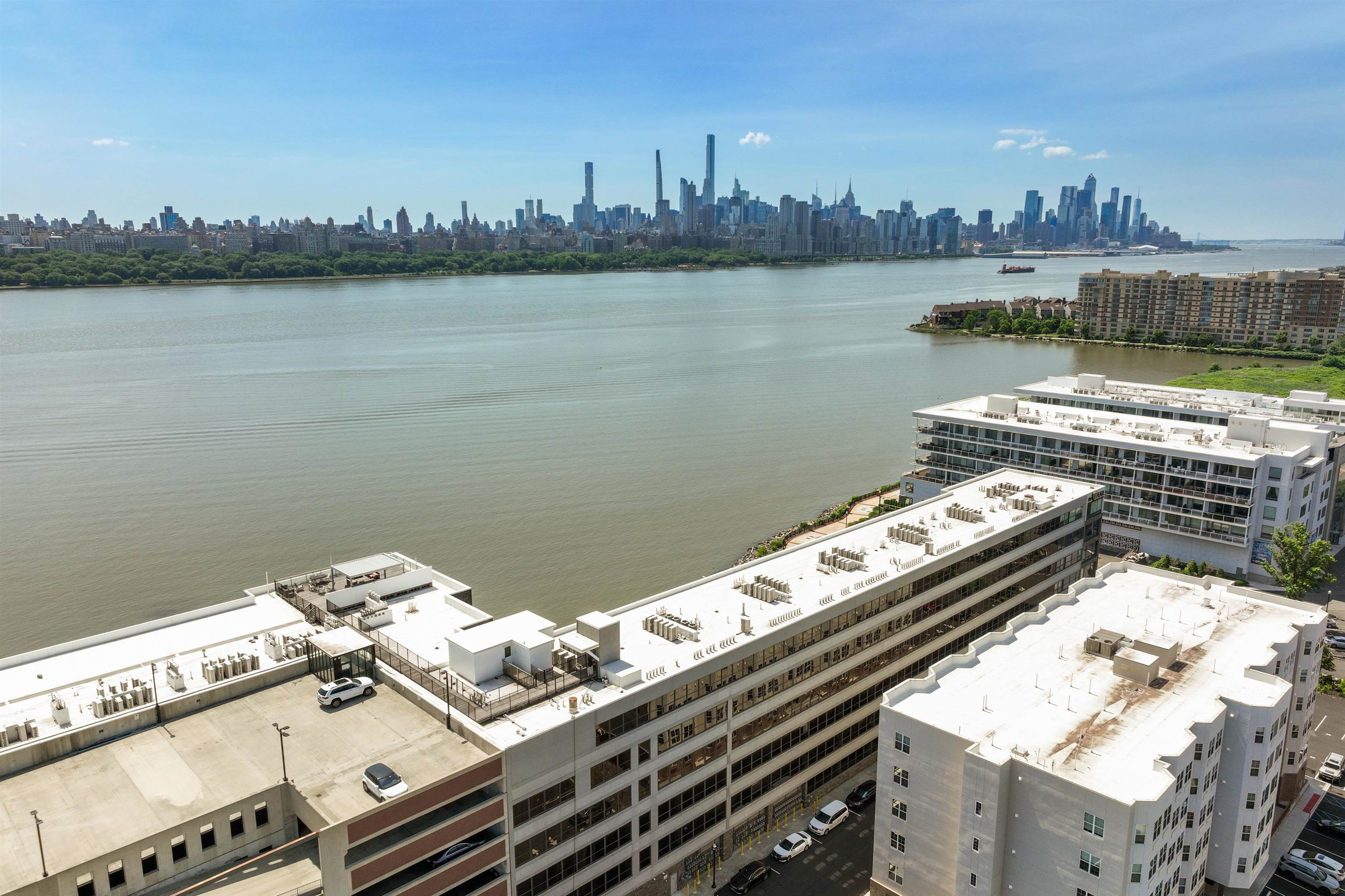 # 240007822 - For Rent in Edgewater NJ