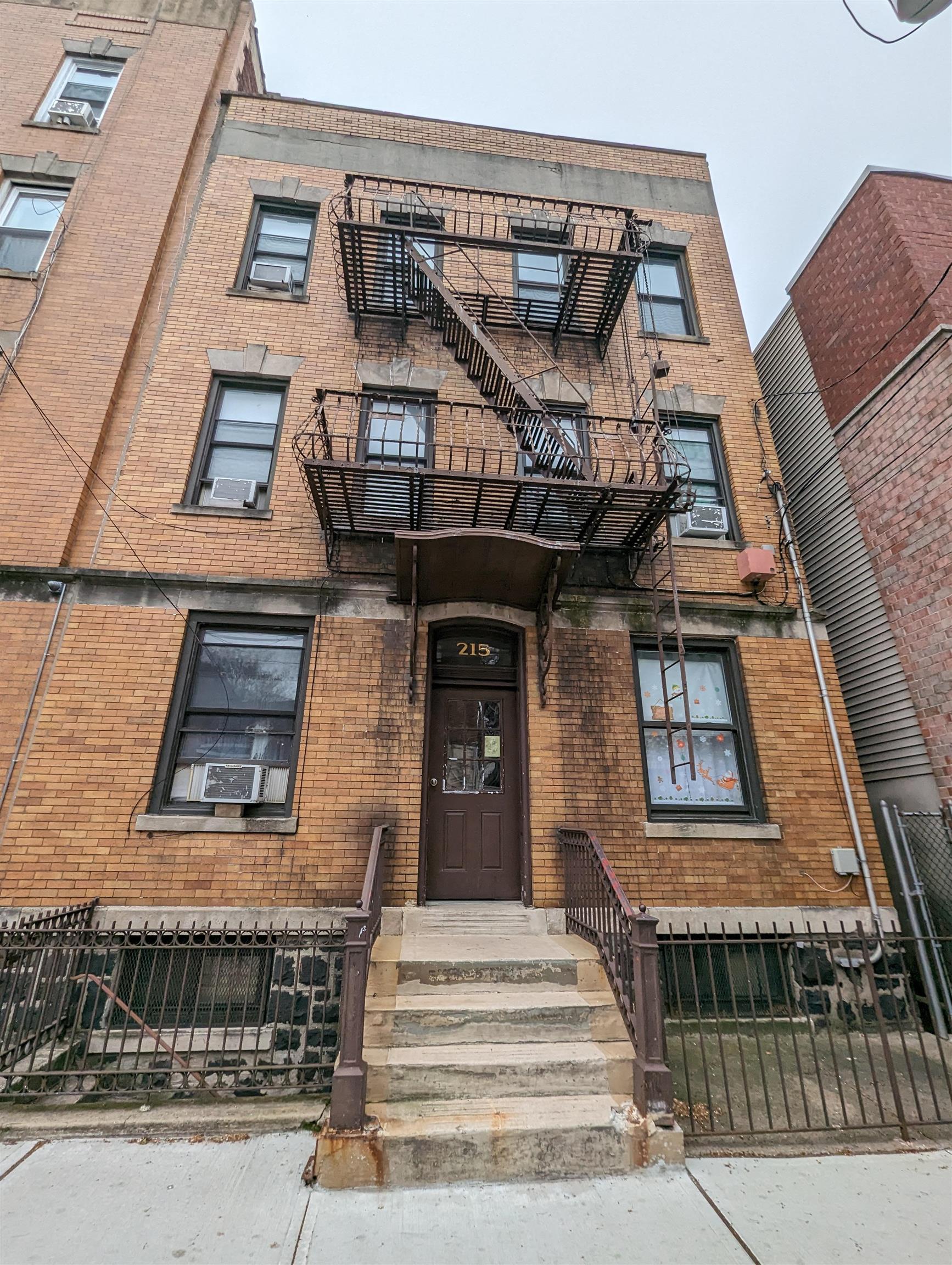 # 240008399 - For Rent in West New York NJ