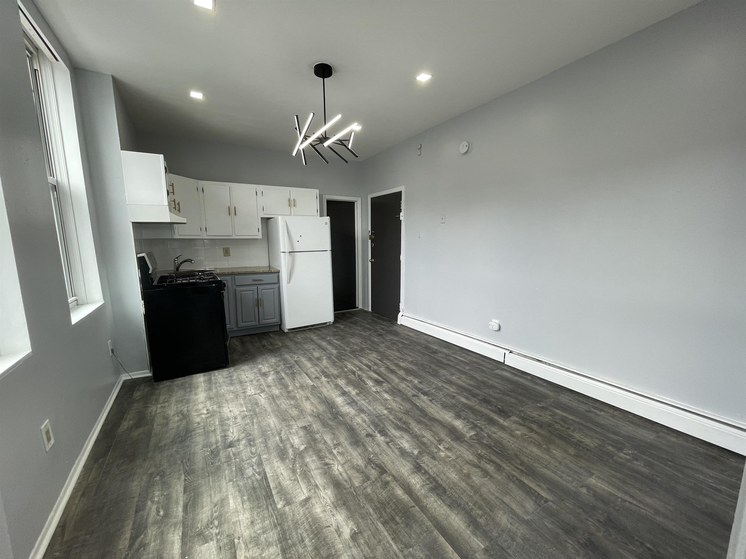 # 240009129 - For Rent in JERSEY CITY - Heights NJ