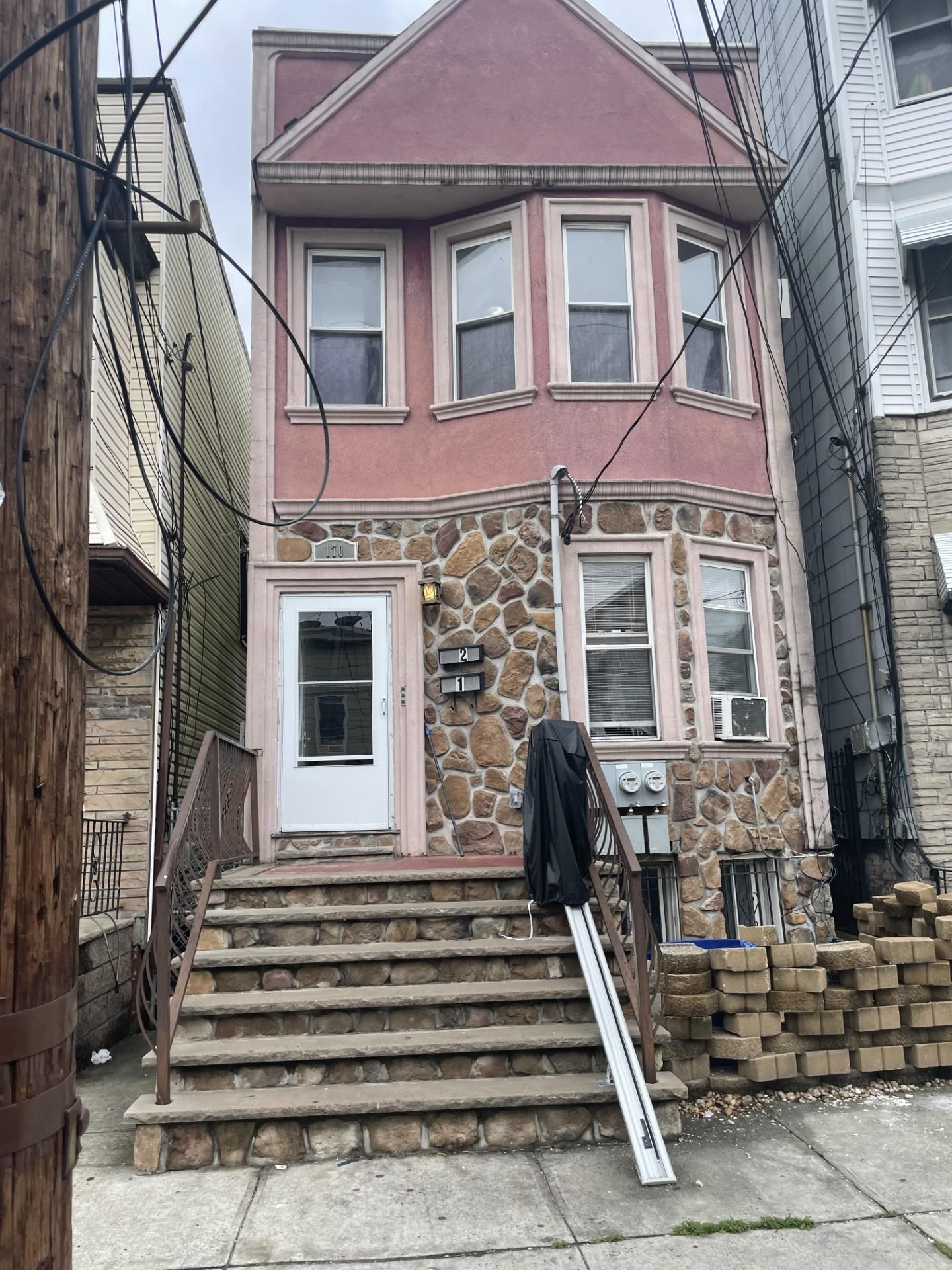 # 240010044 - For Rent in JERSEY CITY - West Bergen NJ