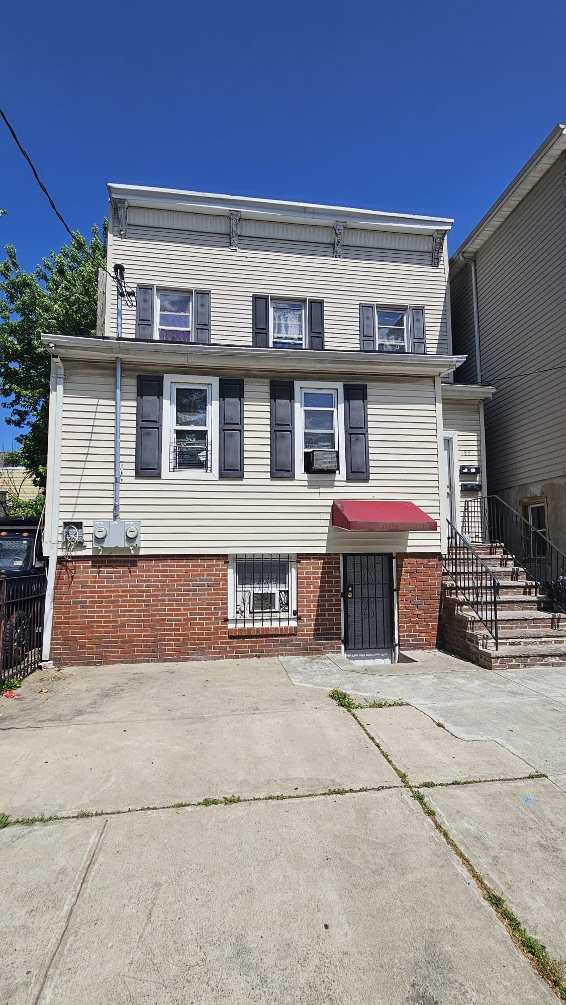 # 240011013 - For Rent in JERSEY CITY - Greenville NJ