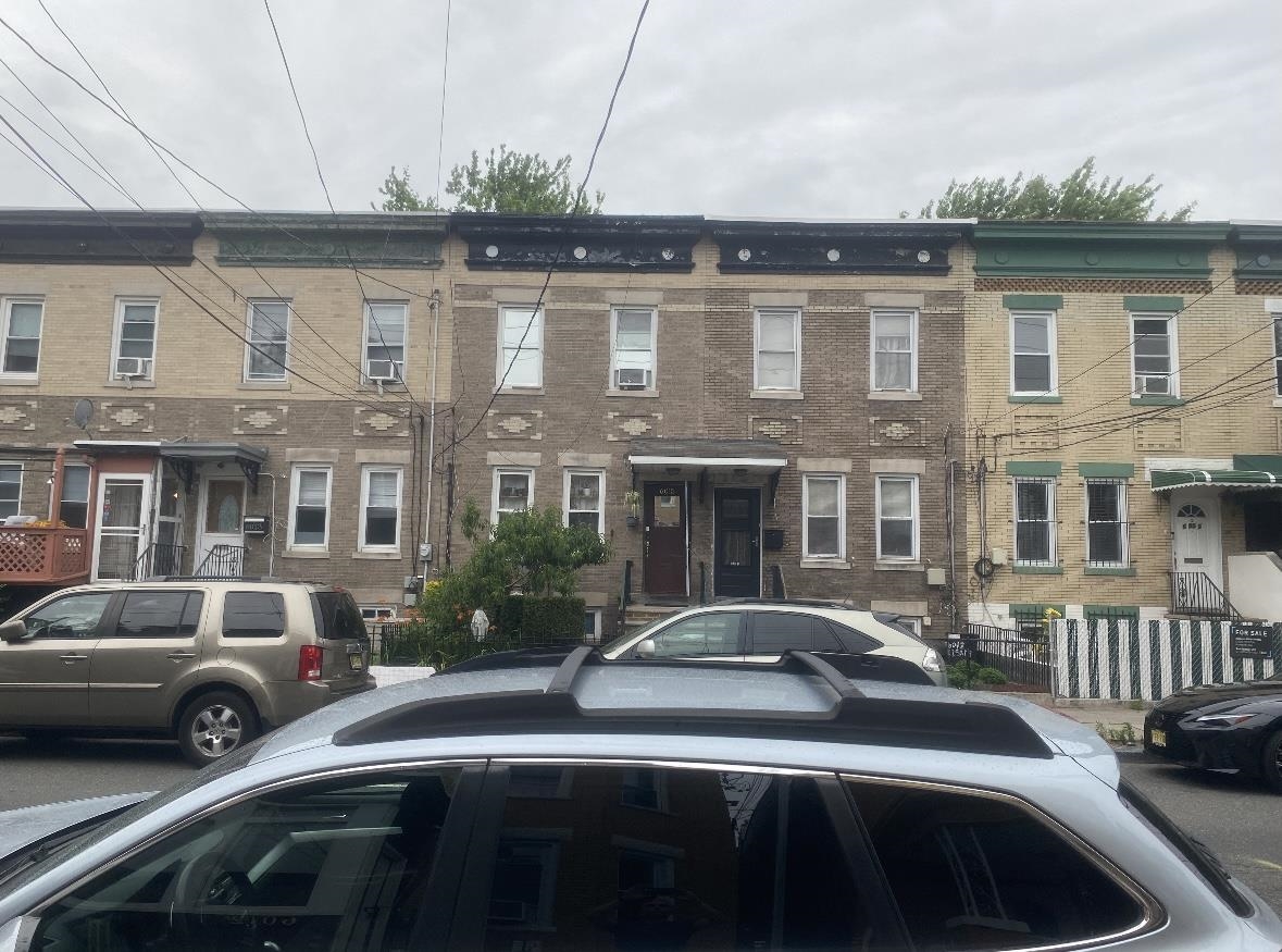 # 240011246 - For Rent in West New York NJ