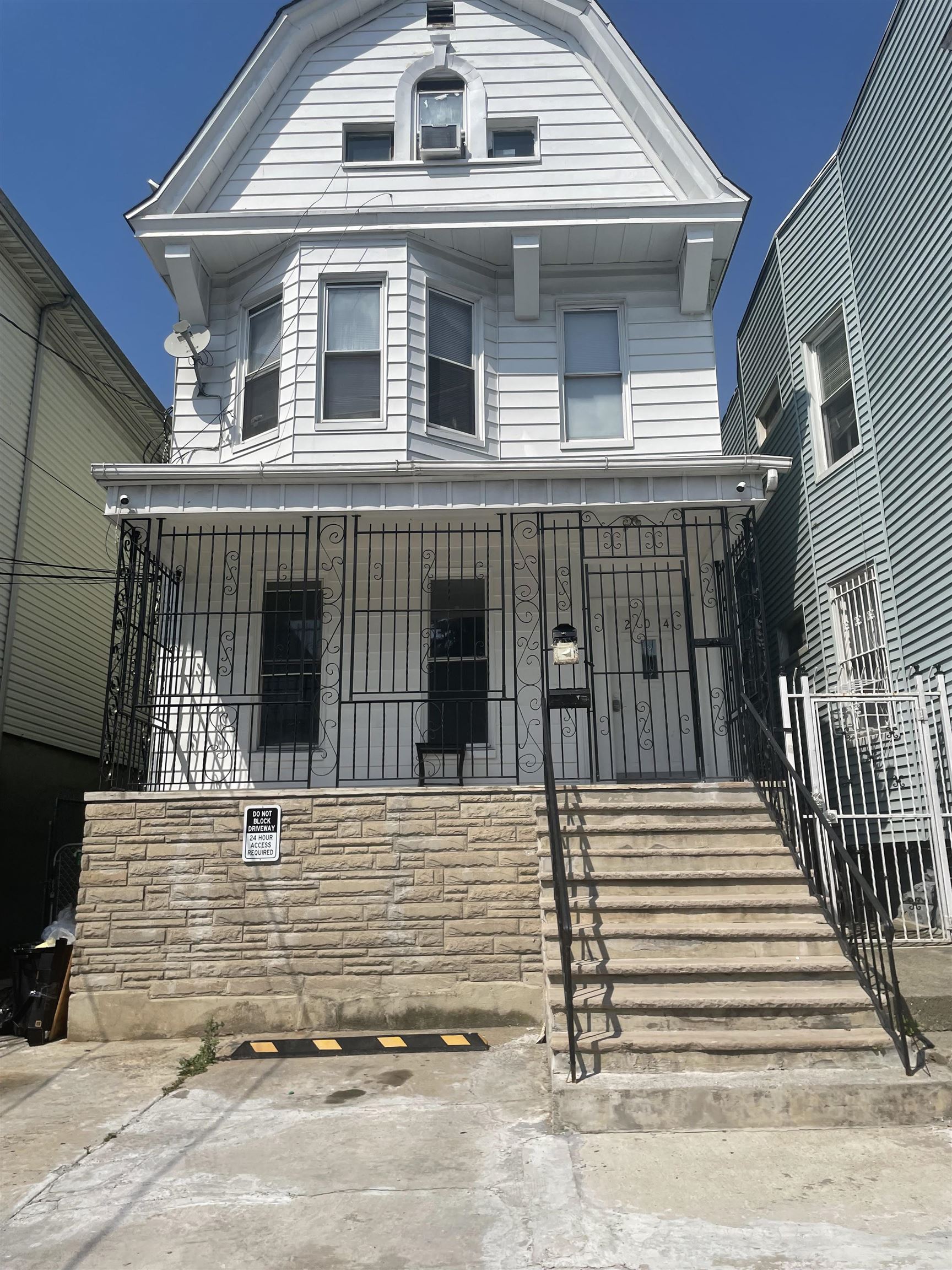 # 240011690 - For Rent in JERSEY CITY - West Bergen NJ