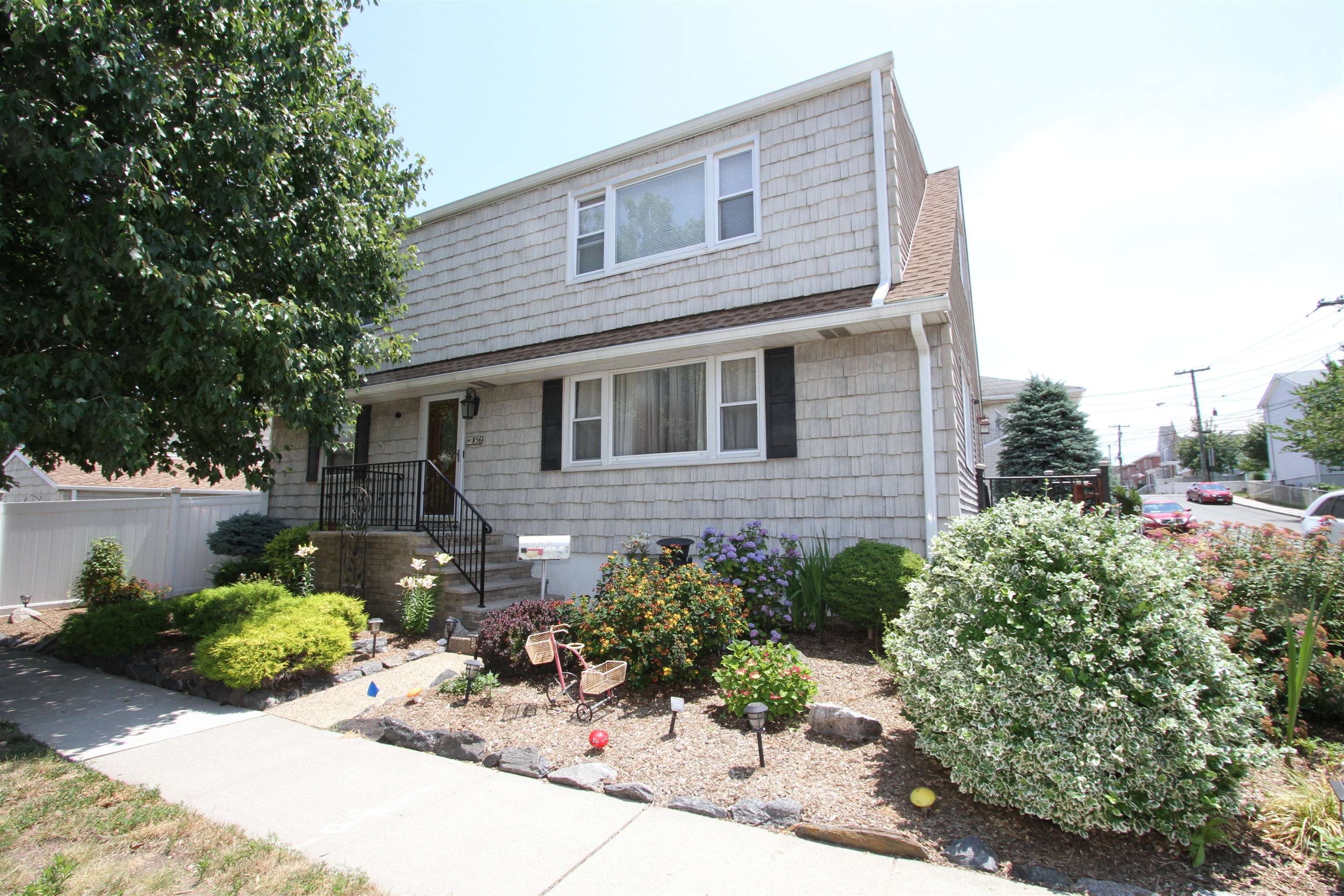 # 240011906 - For Rent in Secaucus NJ