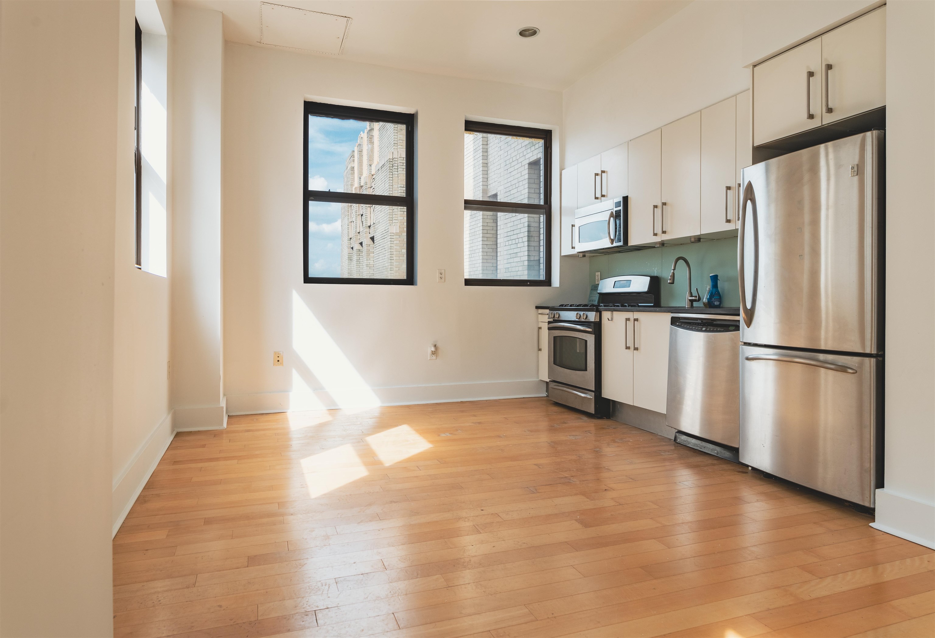 # 240014265 - For Rent in JERSEY CITY - Bergen-Lafayett NJ