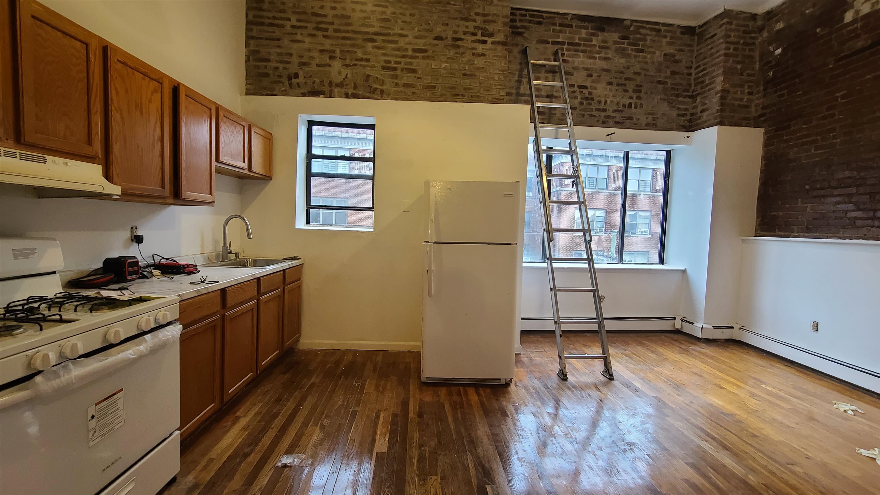 # 240014639 - For Rent in JERSEY CITY - Bergen-Lafayett NJ