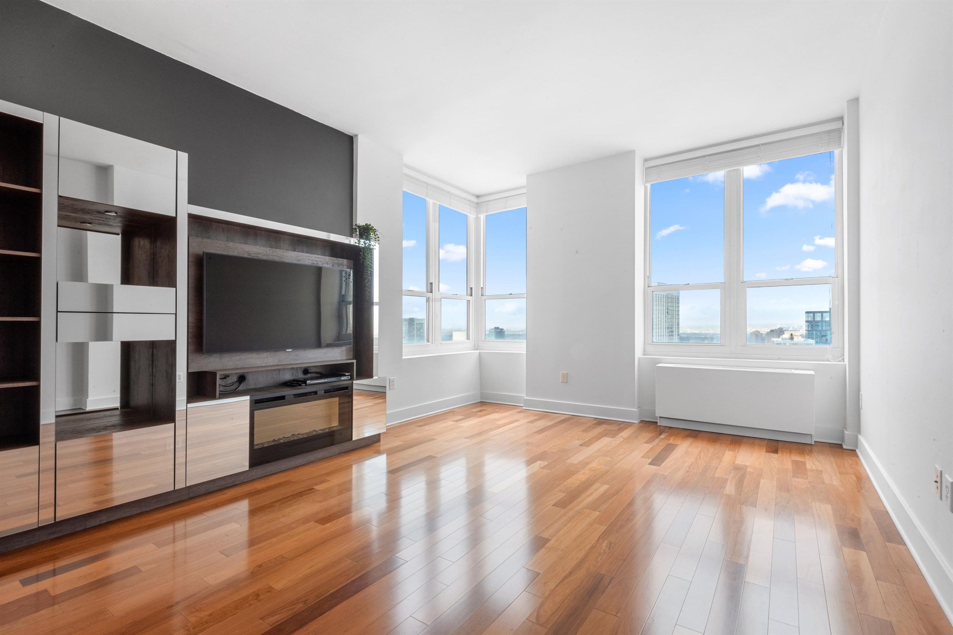 # 240015143 - For Rent in JERSEY CITY - Downtown NJ