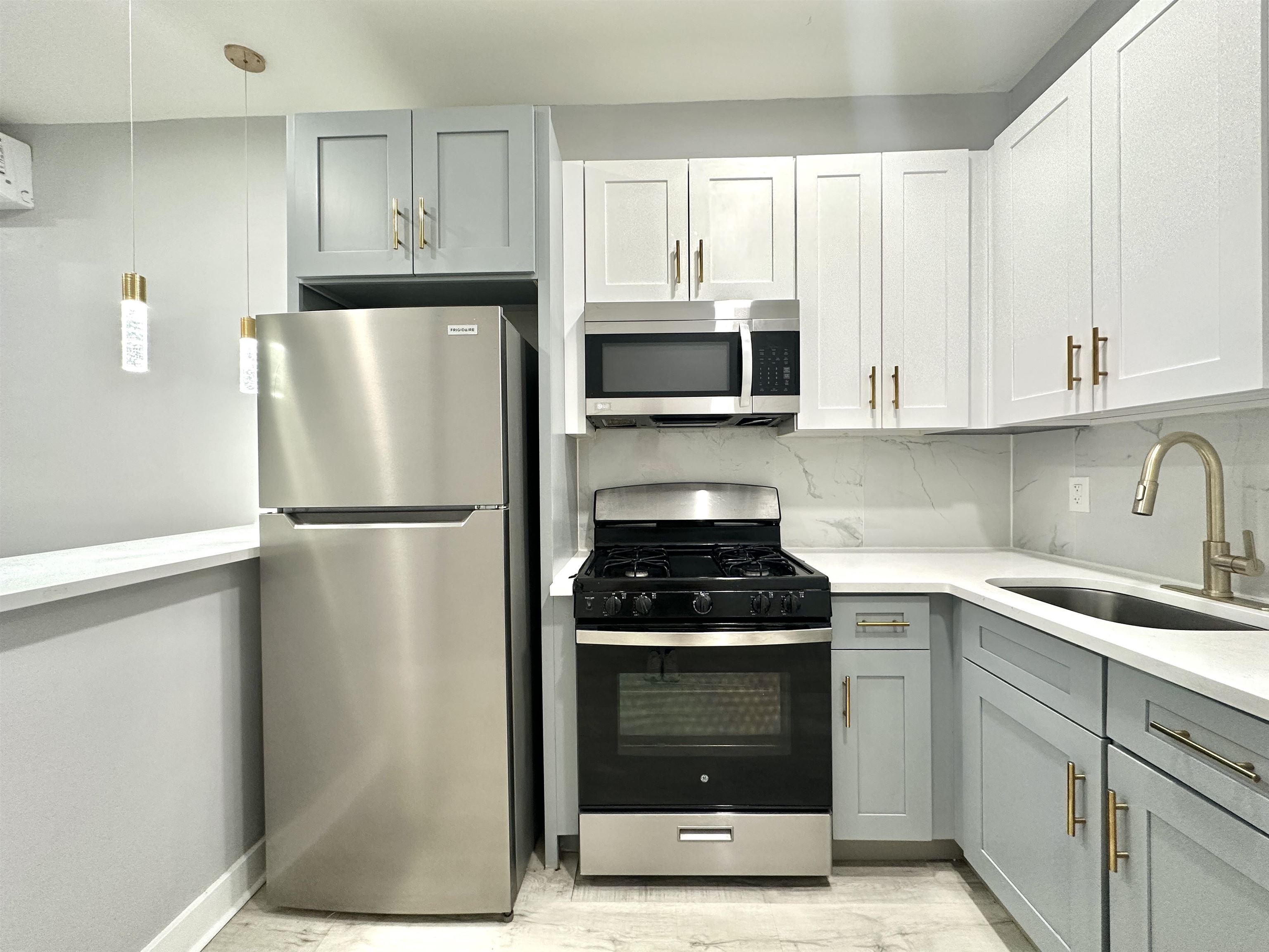 # 240015263 - For Rent in JERSEY CITY - Heights NJ