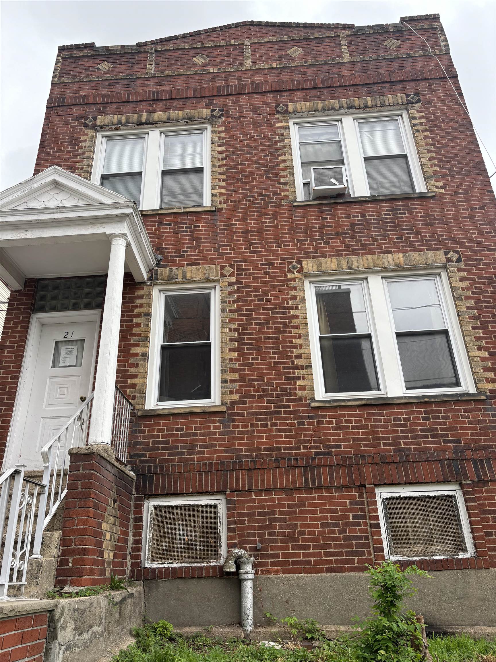 # 240015376 - For Rent in Bayonne NJ