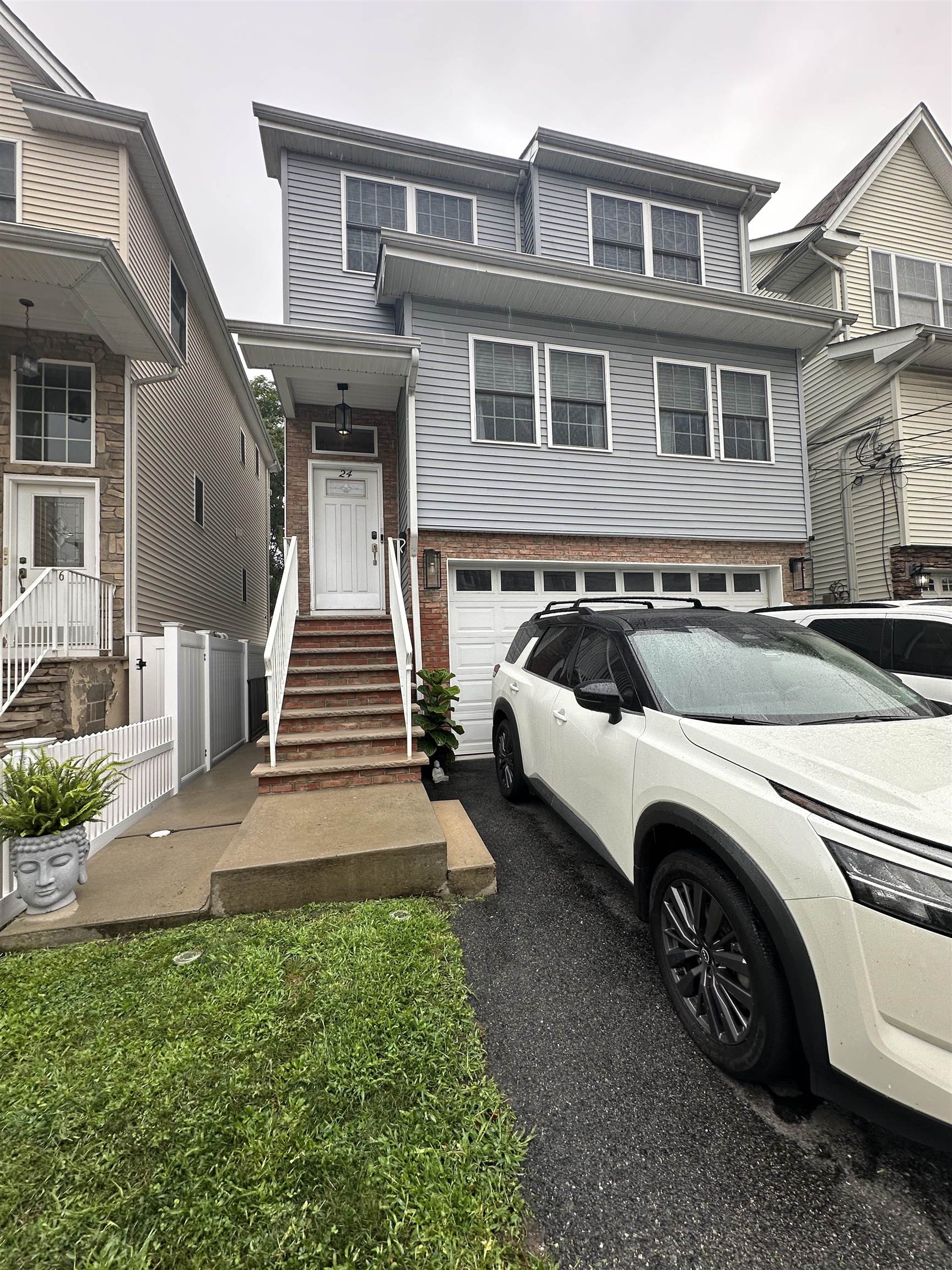 # 240015586 - For Rent in Bayonne NJ