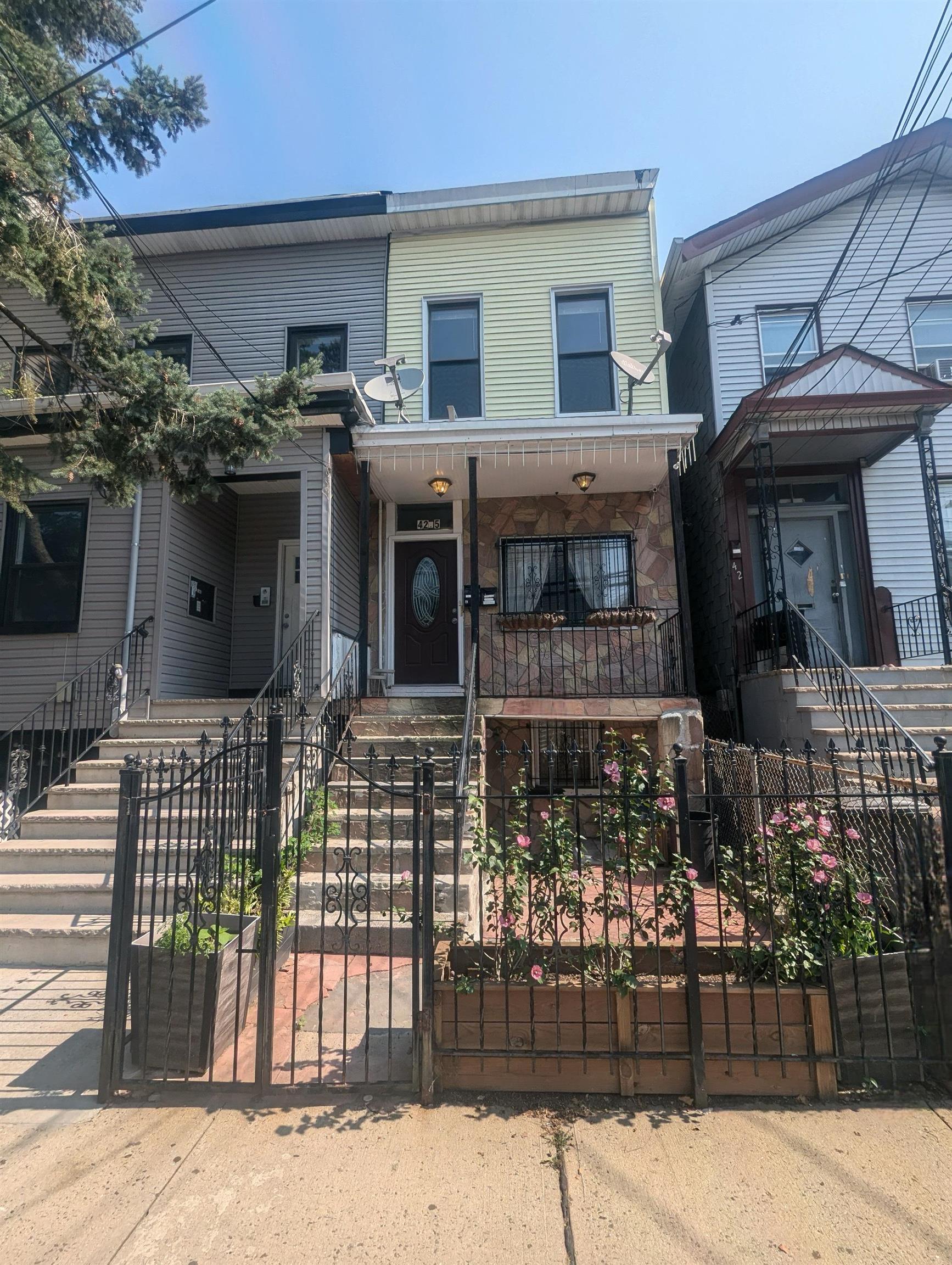 # 240016101 - For Rent in JERSEY CITY - Journal Square NJ