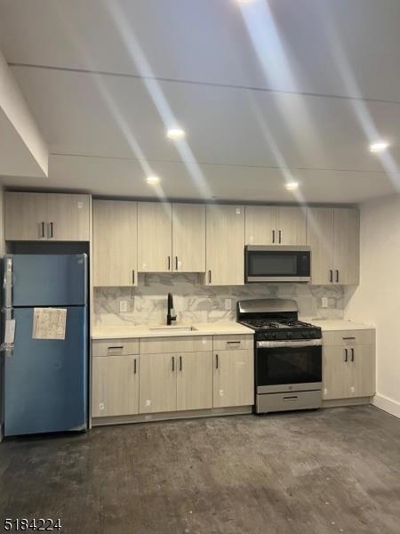 # 240016512 - For Rent in Newark NJ