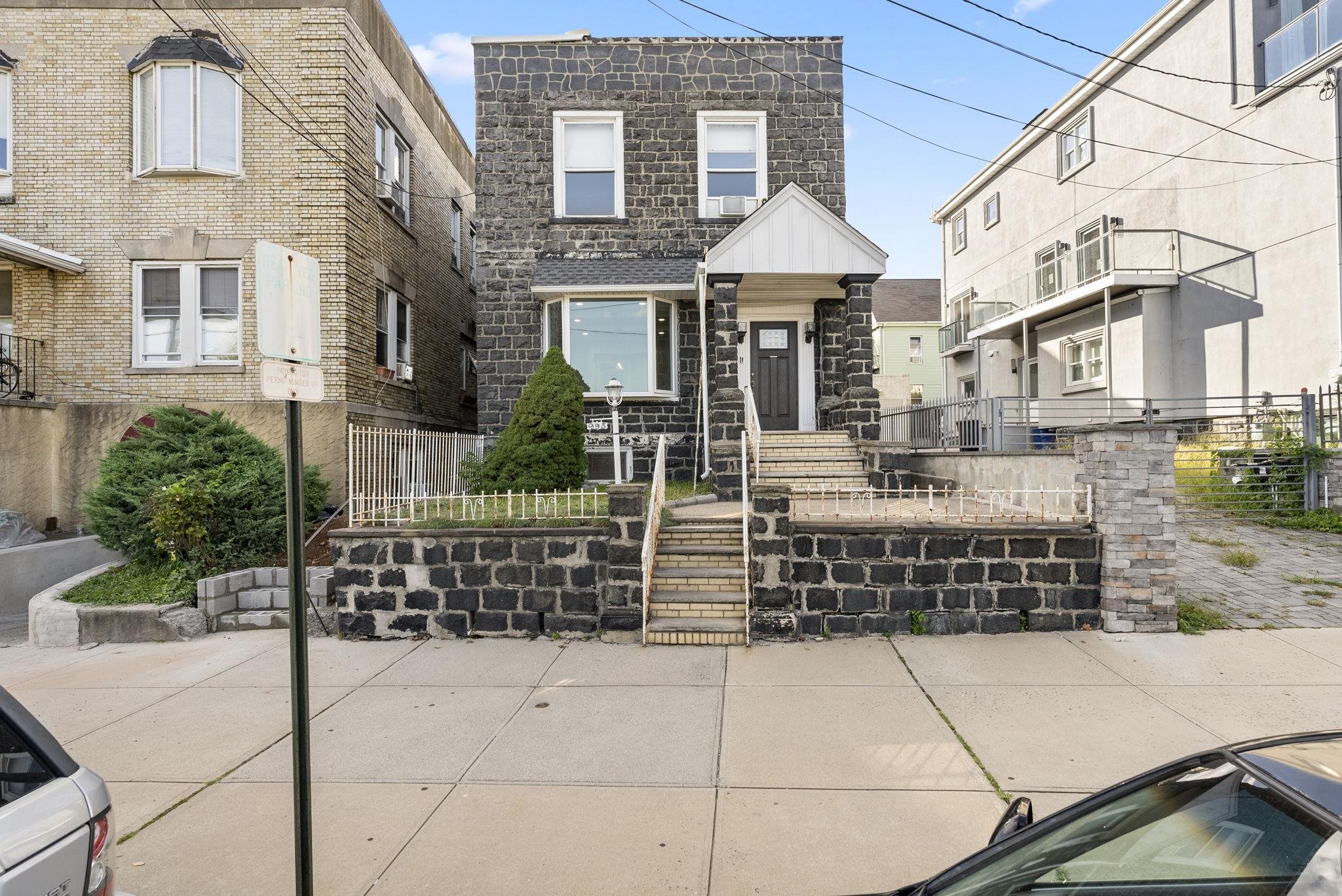 # 240016674 - For Rent in Weehawken NJ