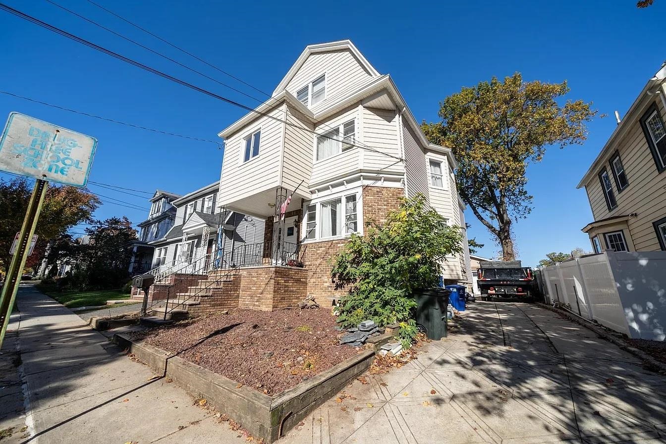 # 240016877 - For Rent in Kearny NJ