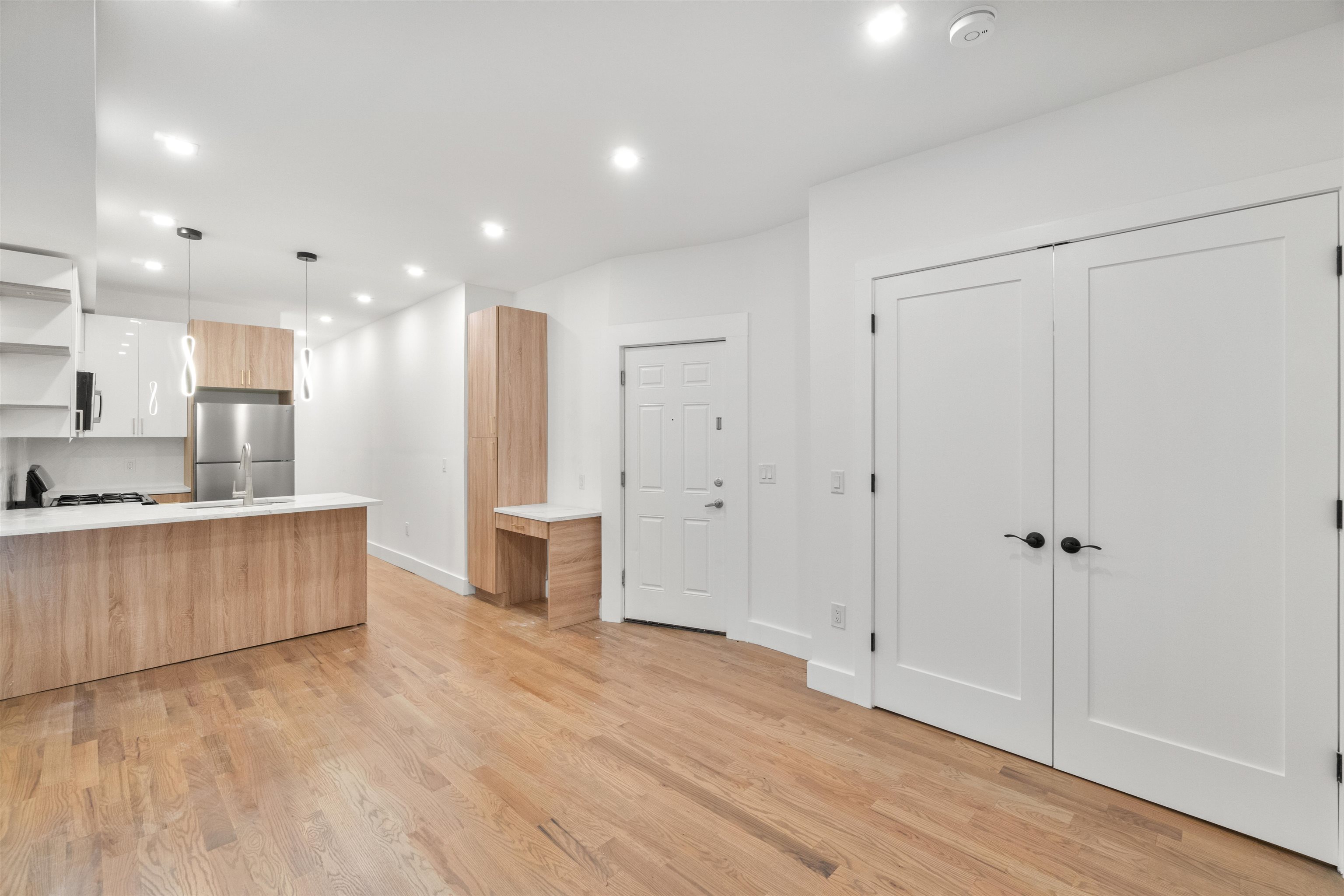 # 240016898 - For Rent in JERSEY CITY - Bergen-Lafayett NJ