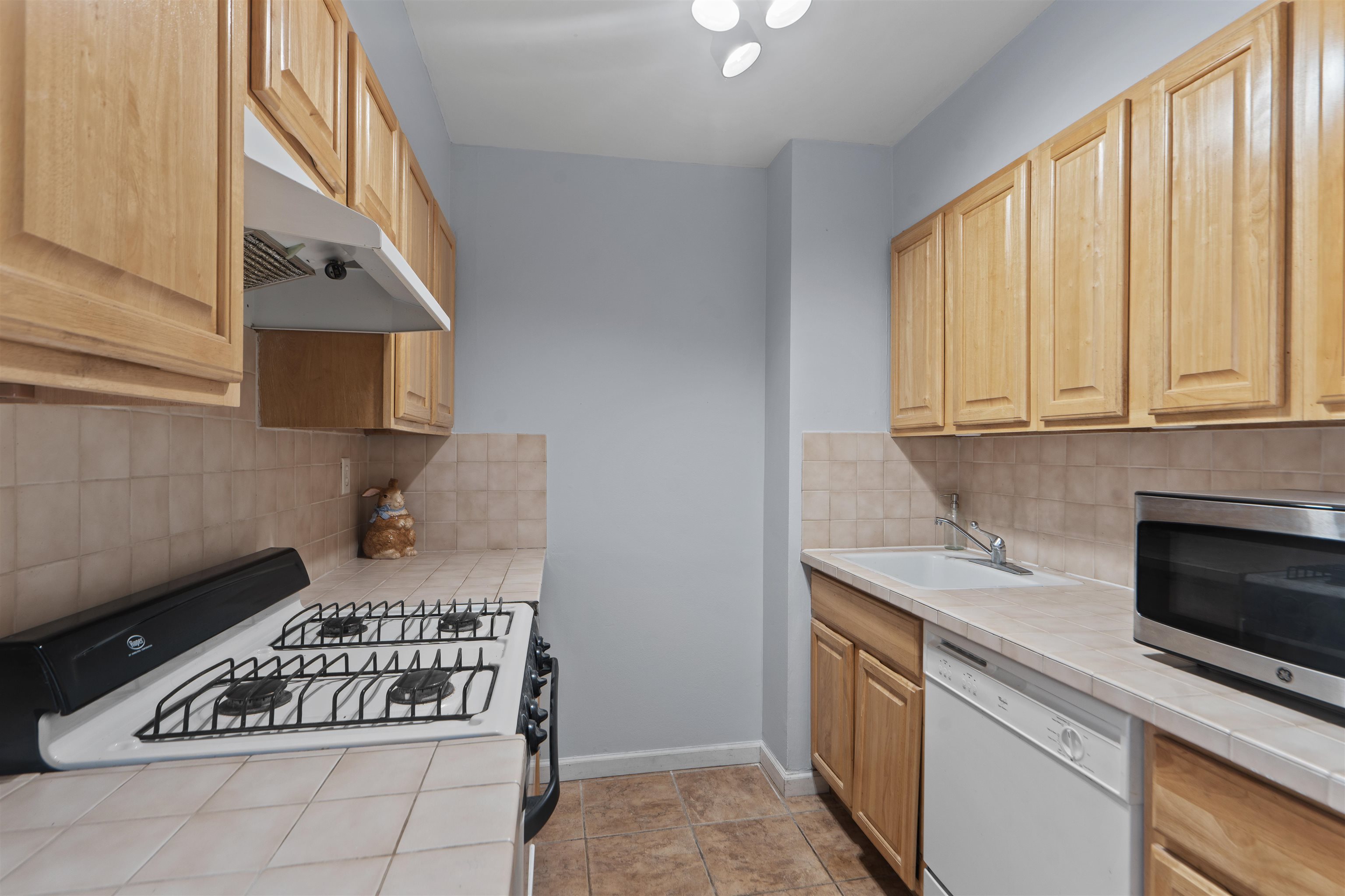 # 240016928 - For Rent in West New York NJ