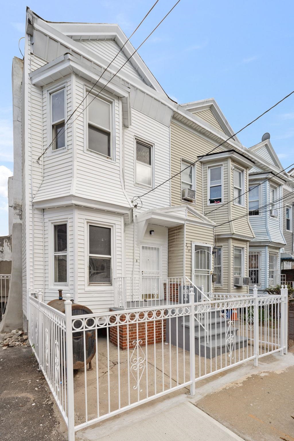 # 240016964 - For Rent in JERSEY CITY - Bergen-Lafayett NJ