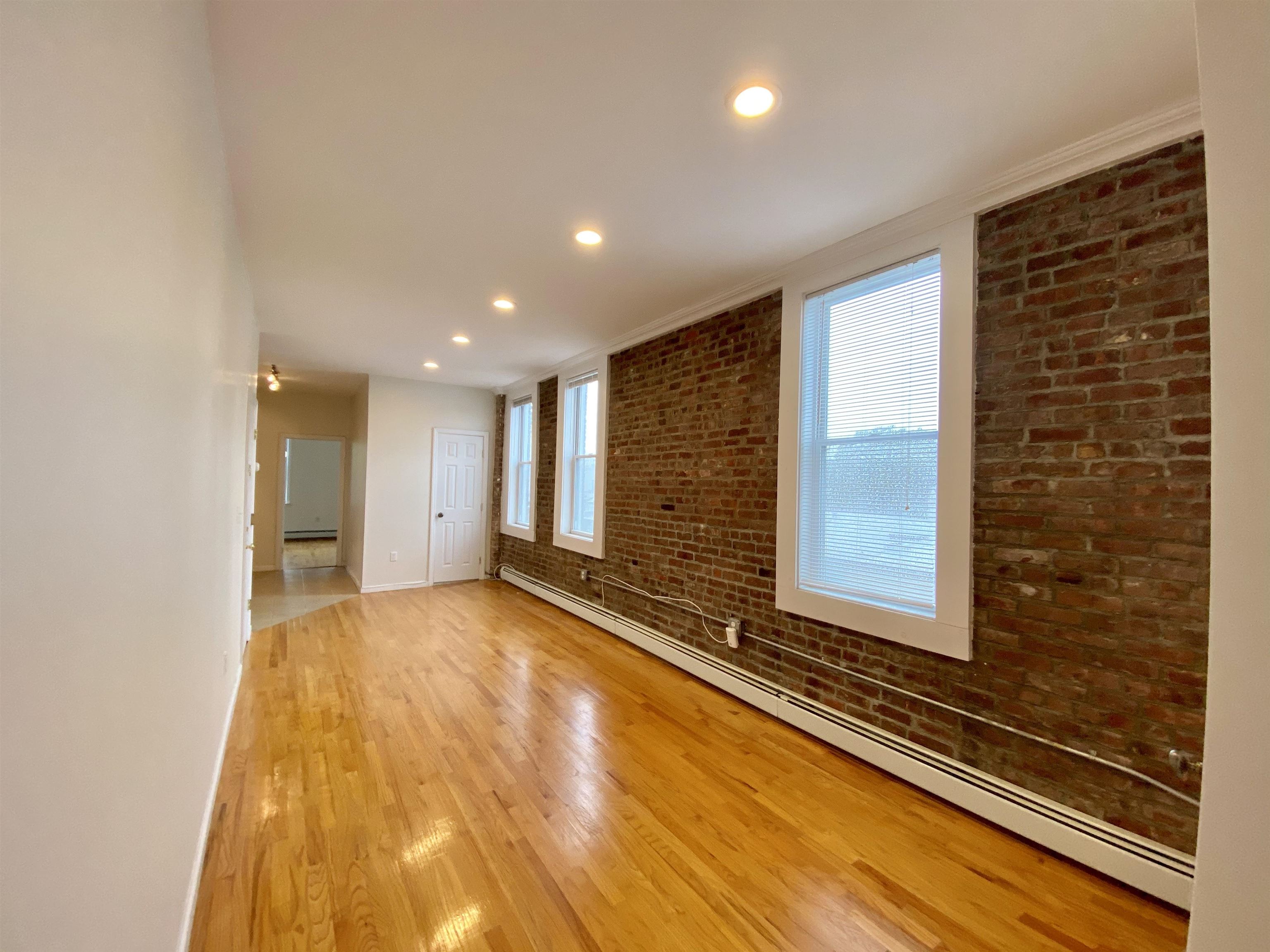 # 240017101 - For Rent in JERSEY CITY - Heights NJ