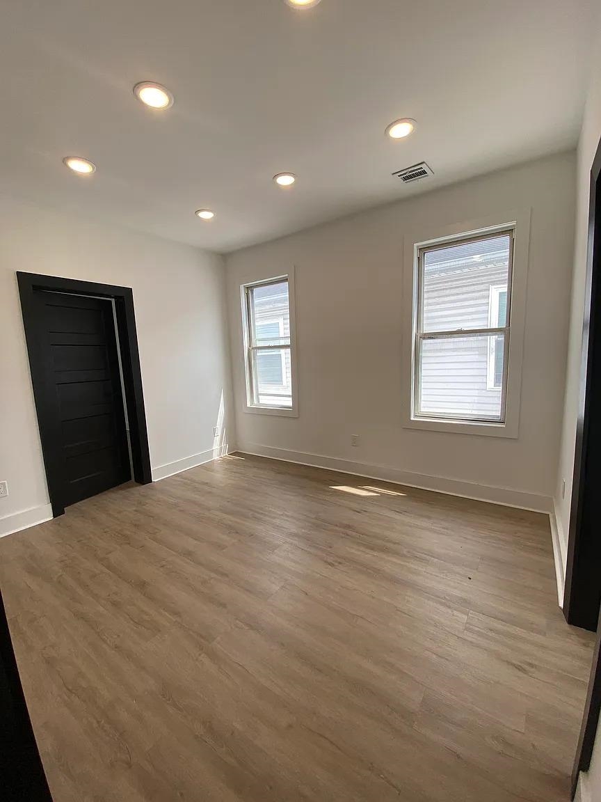 # 240017299 - For Rent in JERSEY CITY - Bergen-Lafayett NJ