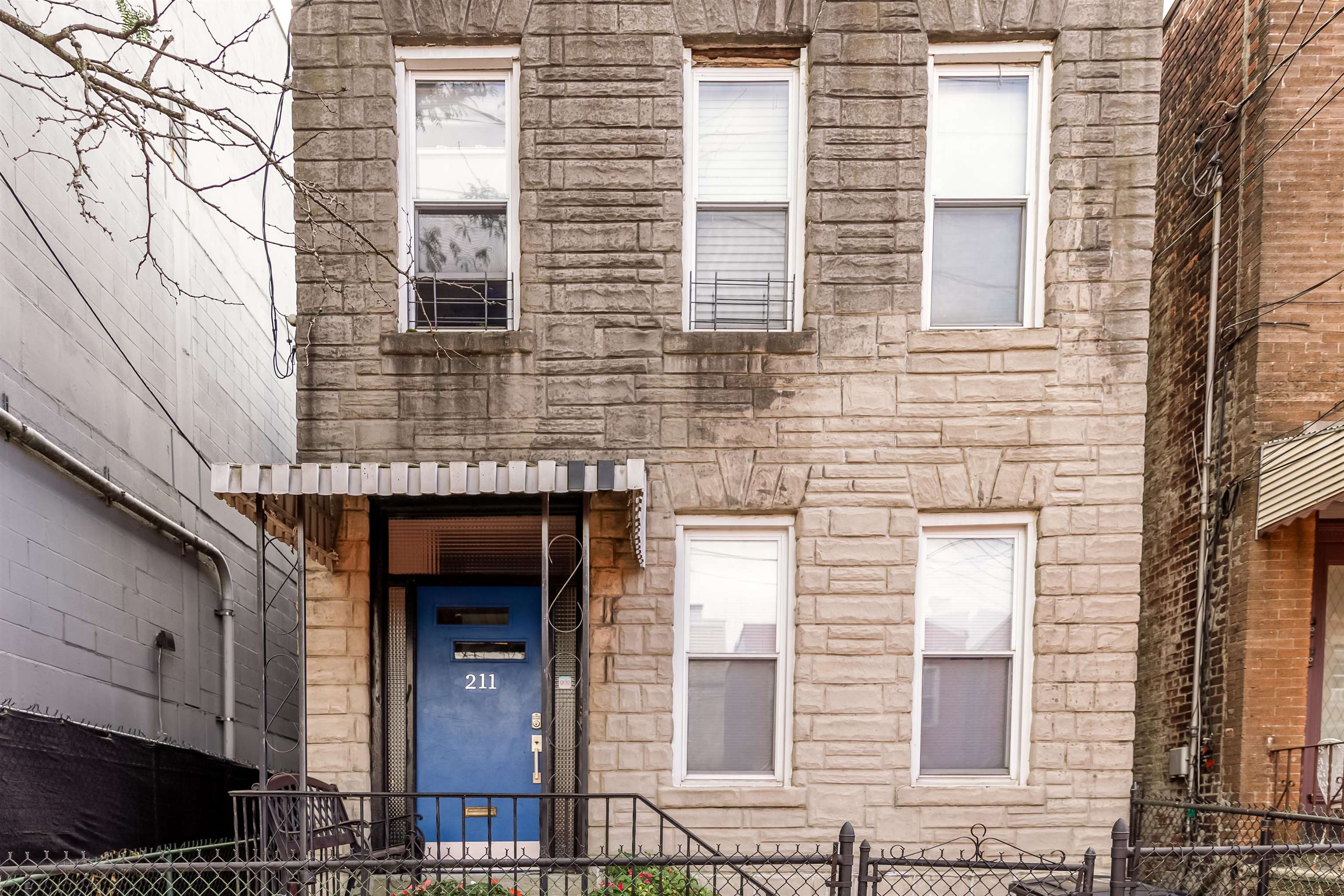 # 240017494 - For Rent in West New York NJ