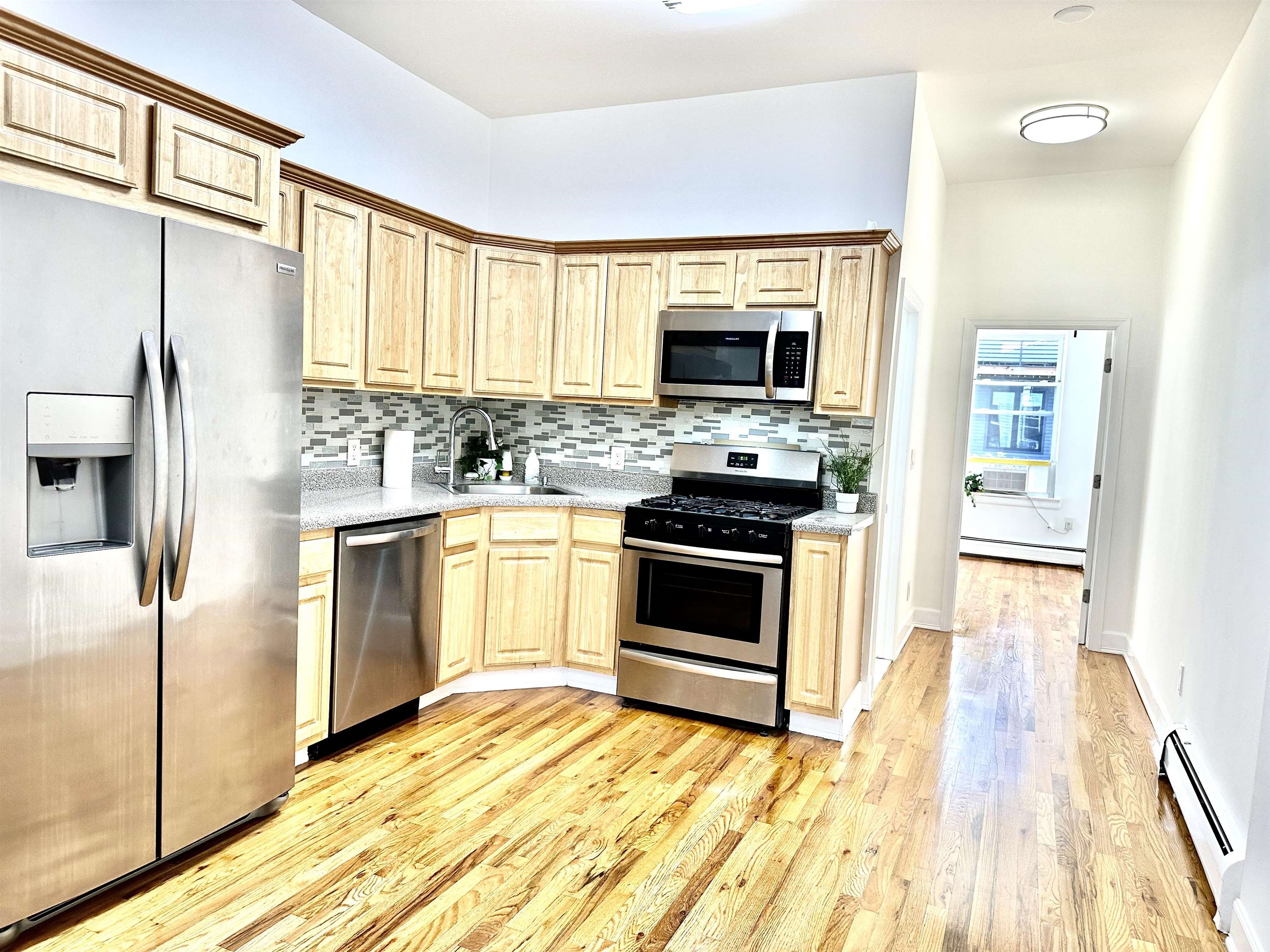 # 240017809 - For Rent in JERSEY CITY - Heights NJ