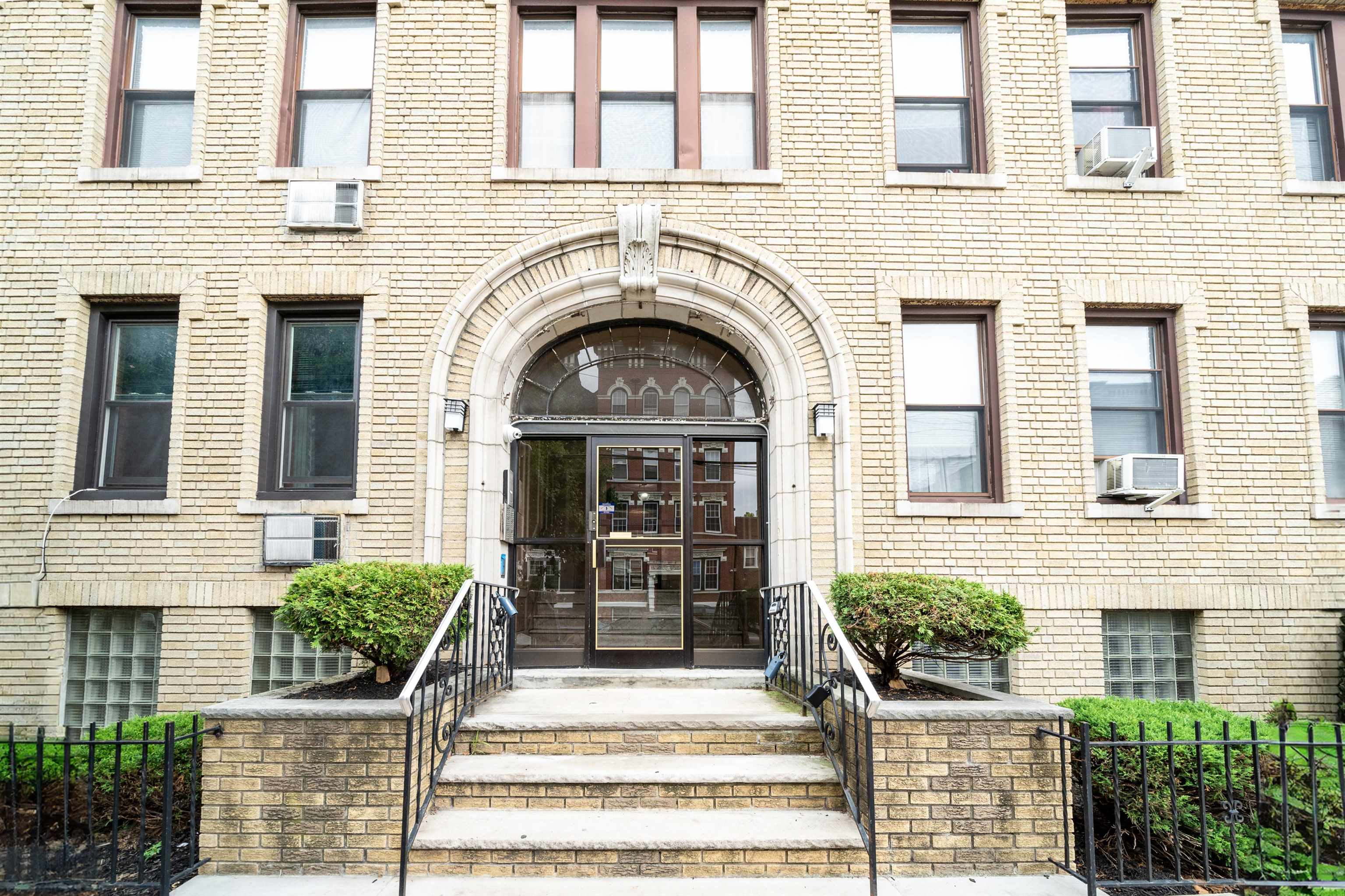 # 240017839 - For Rent in JERSEY CITY - Journal Square NJ