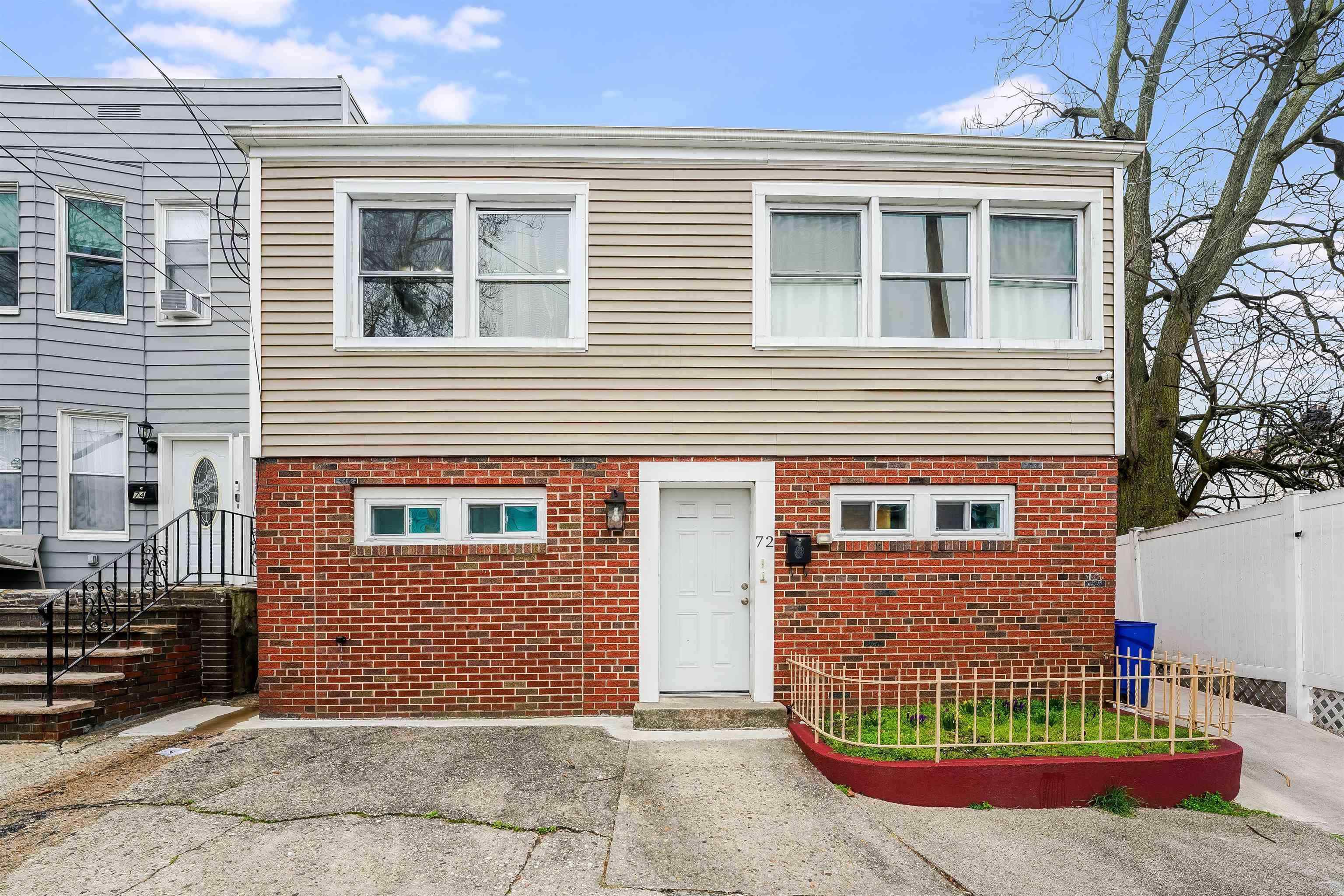 # 240017959 - For Rent in JERSEY CITY - West Bergen NJ