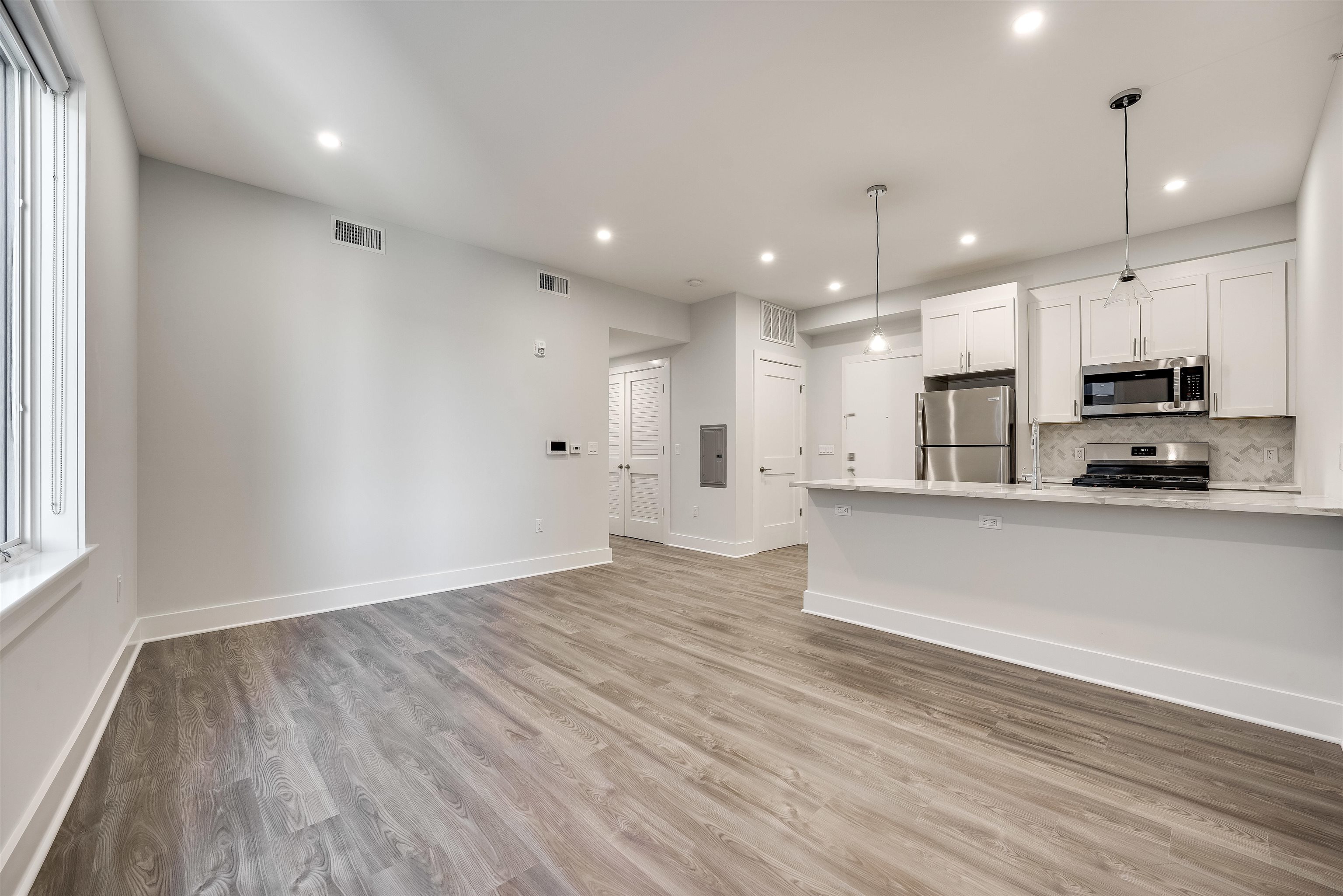 # 240018017 - For Rent in JERSEY CITY - Bergen-Lafayett NJ