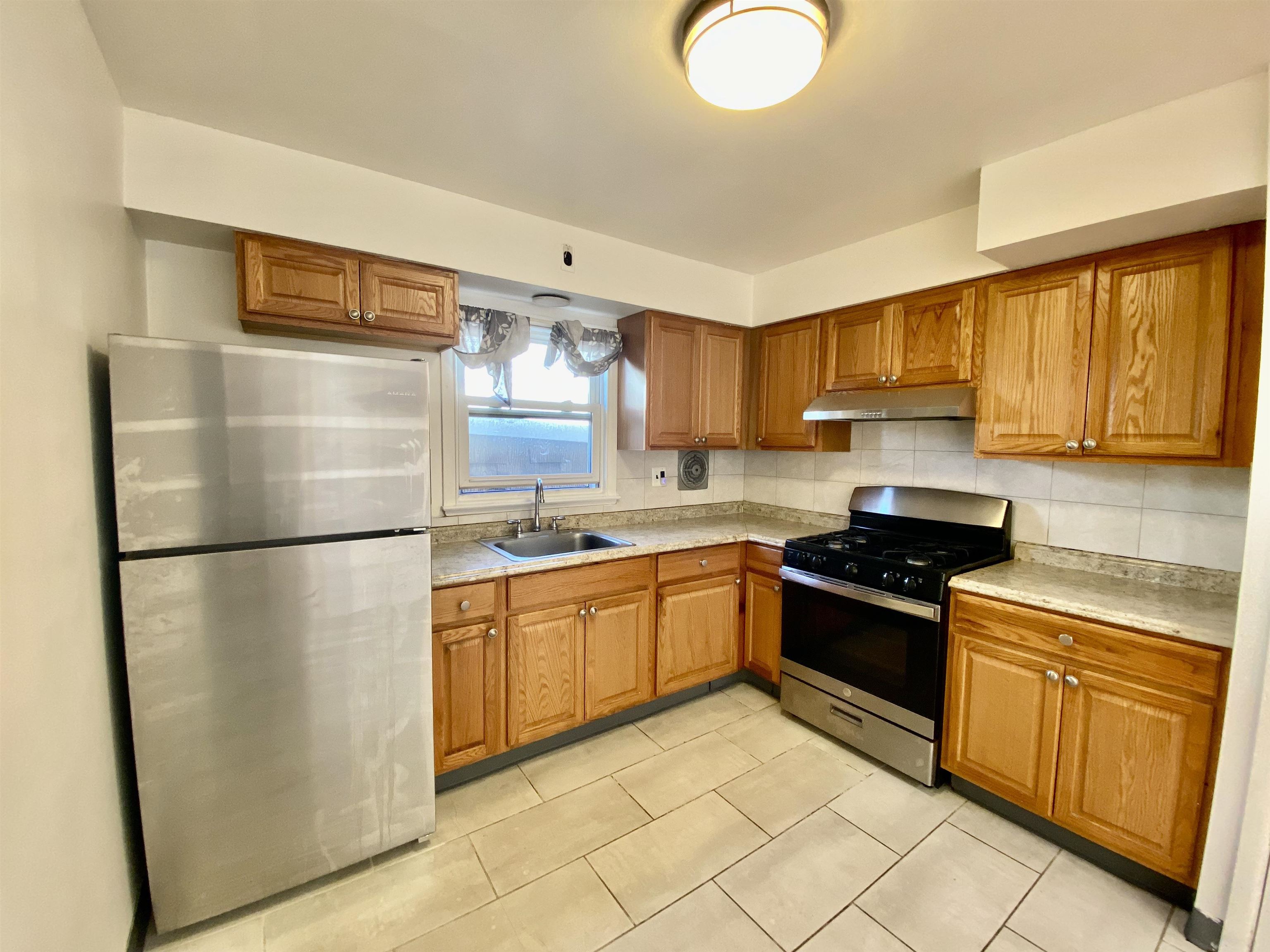 # 240018047 - For Rent in JERSEY CITY - Heights NJ