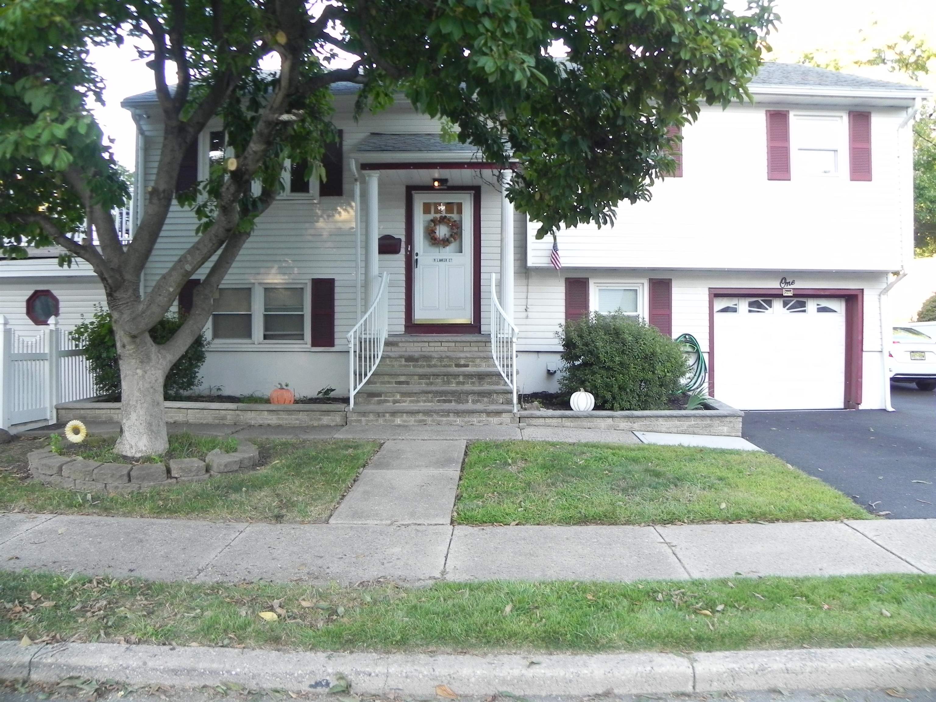 # 240018138 - For Rent in Little Ferry NJ