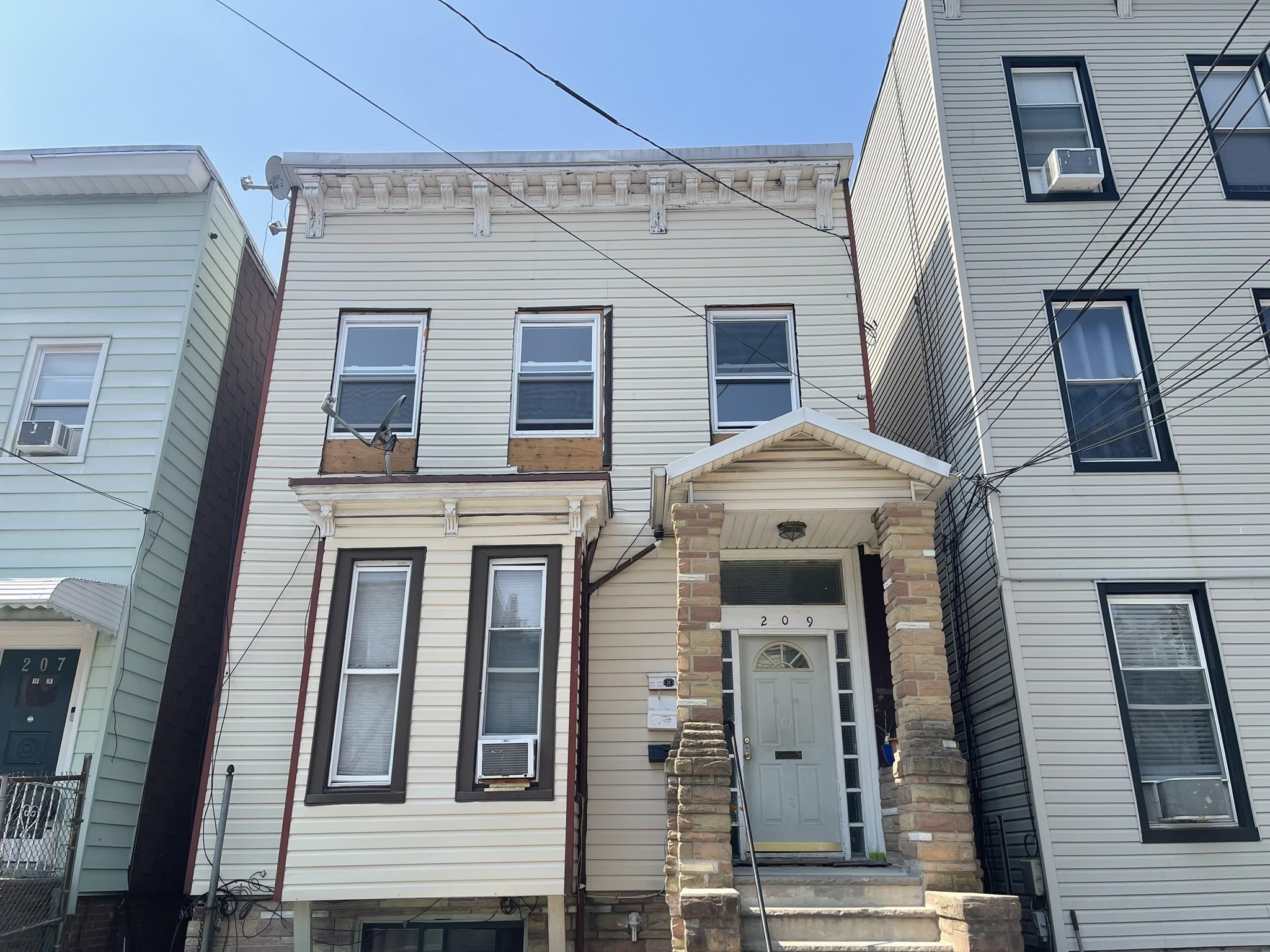 # 240018356 - For Rent in JERSEY CITY - Heights NJ