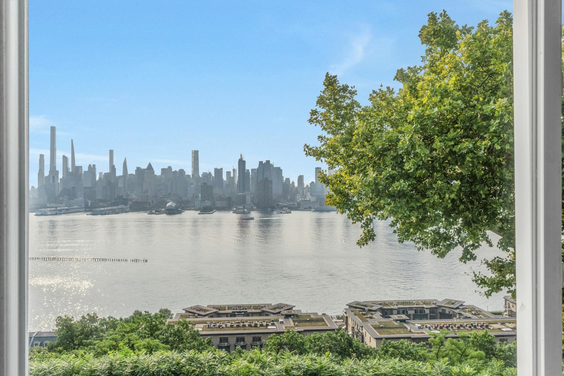 # 240018384 - For Rent in Weehawken NJ