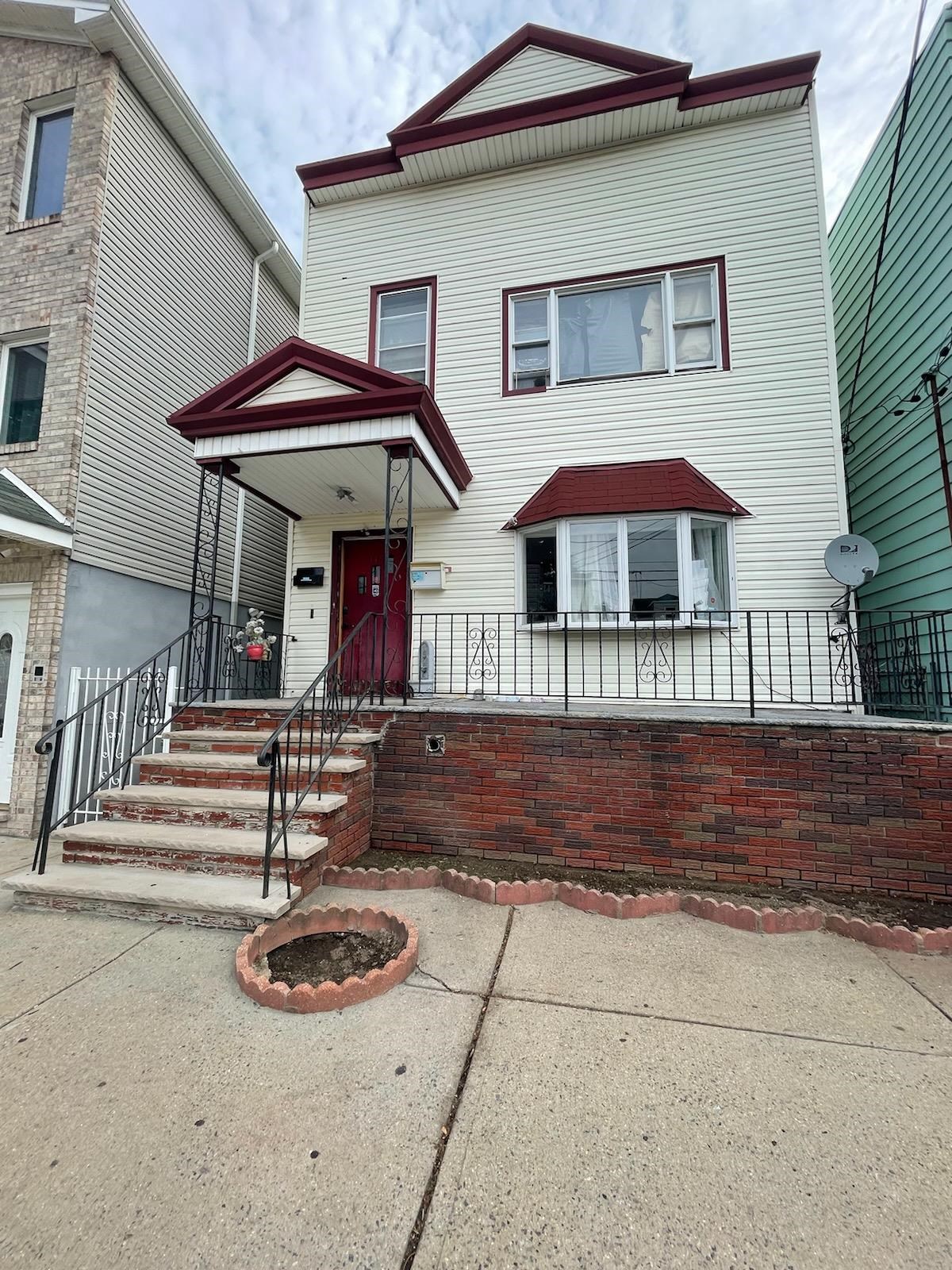 # 240018419 - For Rent in JERSEY CITY - West Bergen NJ