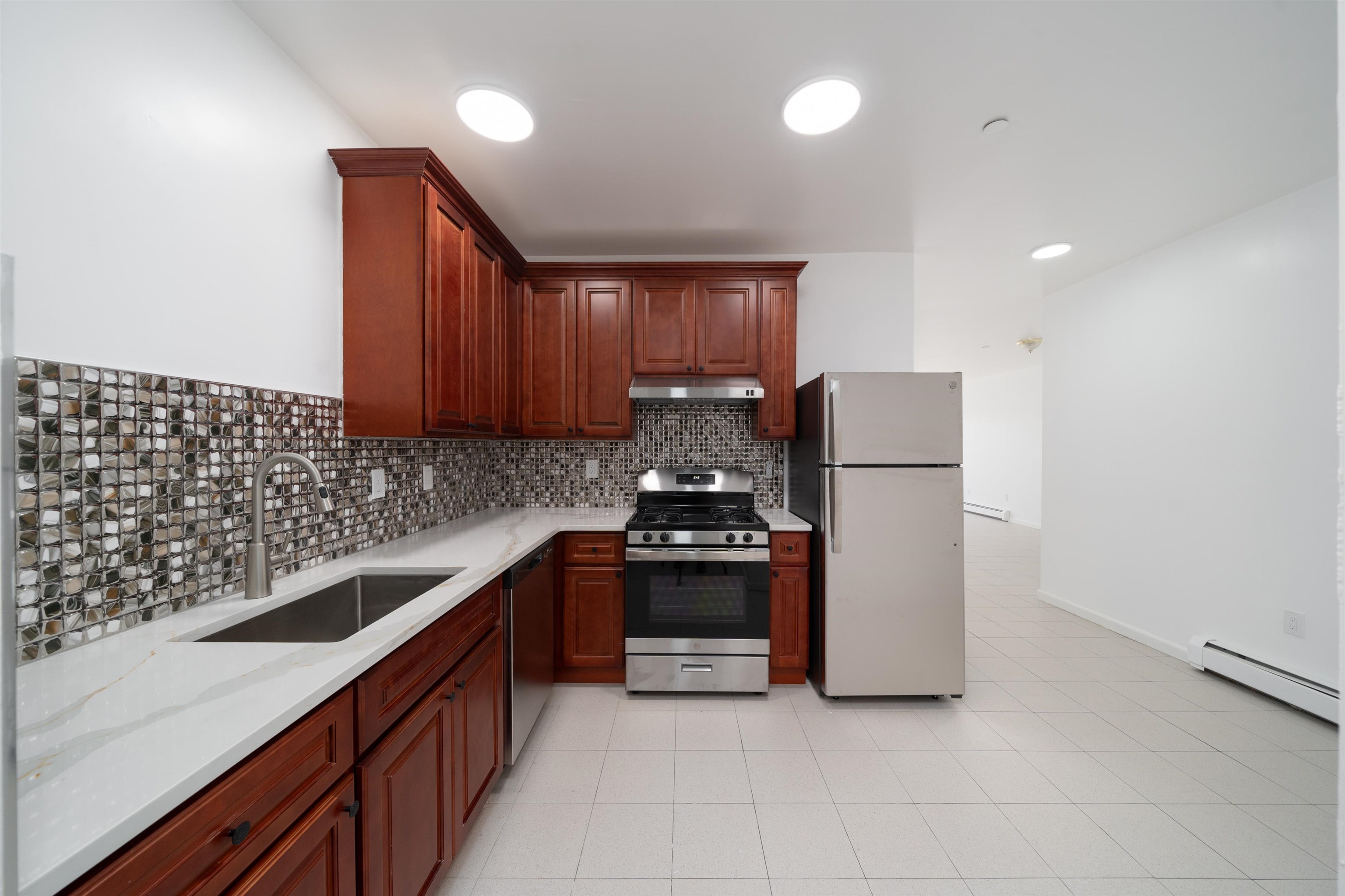 # 240018421 - For Rent in JERSEY CITY - Heights NJ