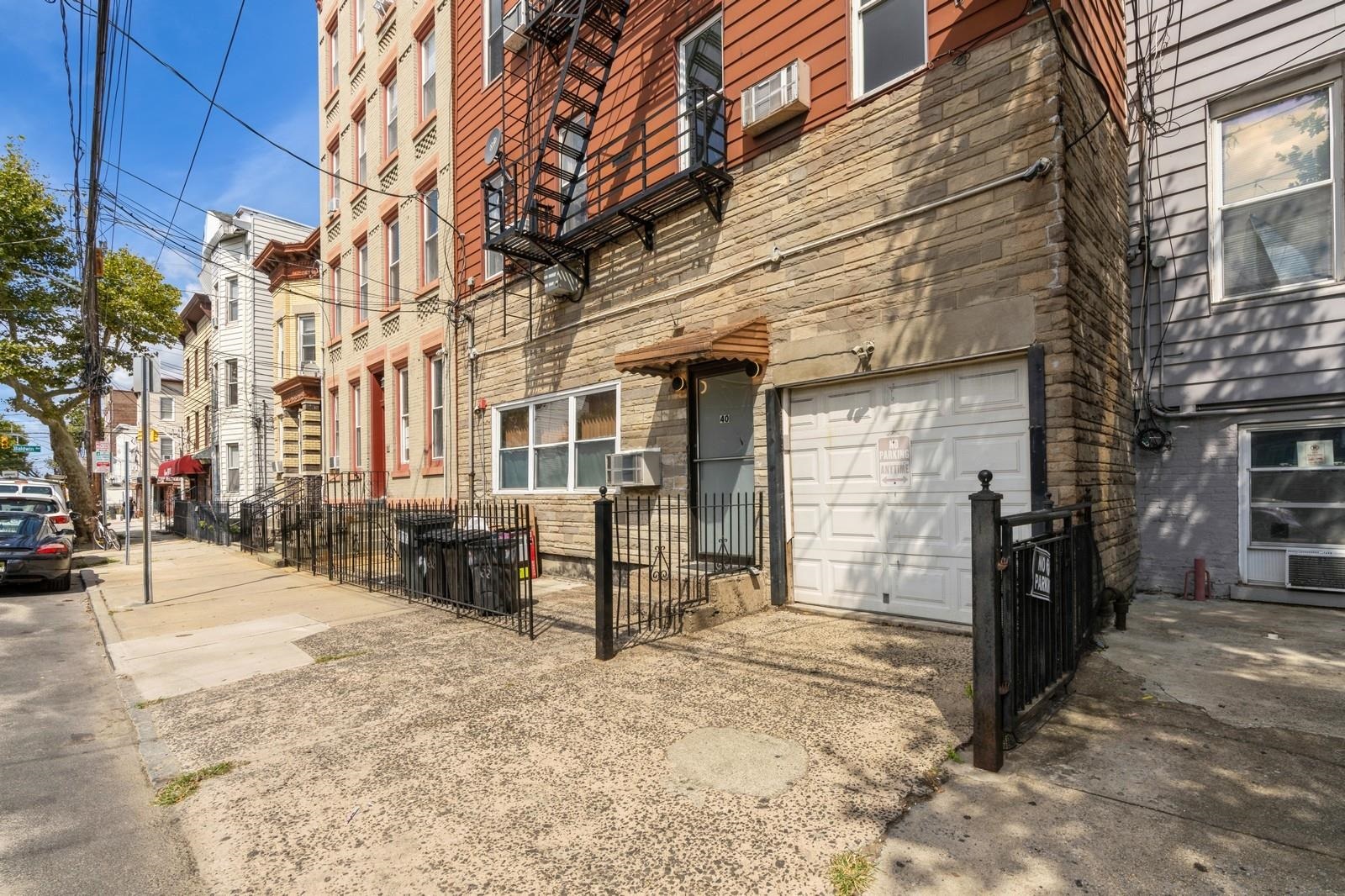 # 240018486 - For Rent in JERSEY CITY - Heights NJ