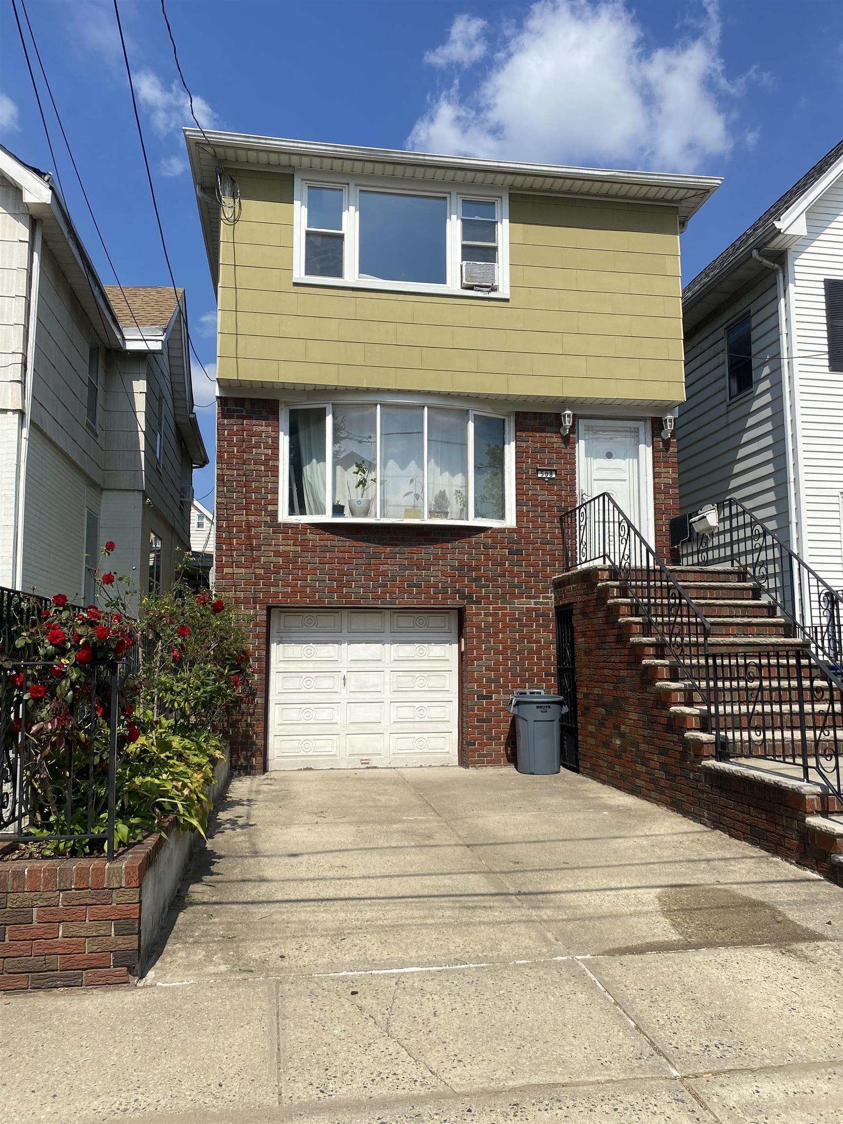 # 240018555 - For Rent in Harrison NJ