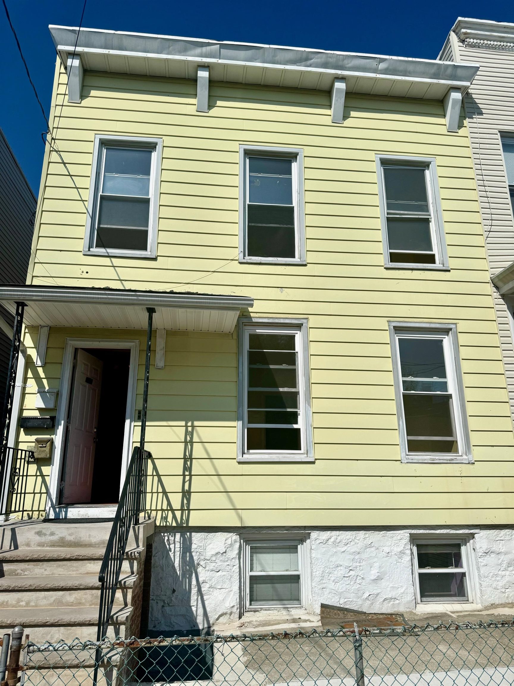 # 240018571 - For Rent in JERSEY CITY - Heights NJ