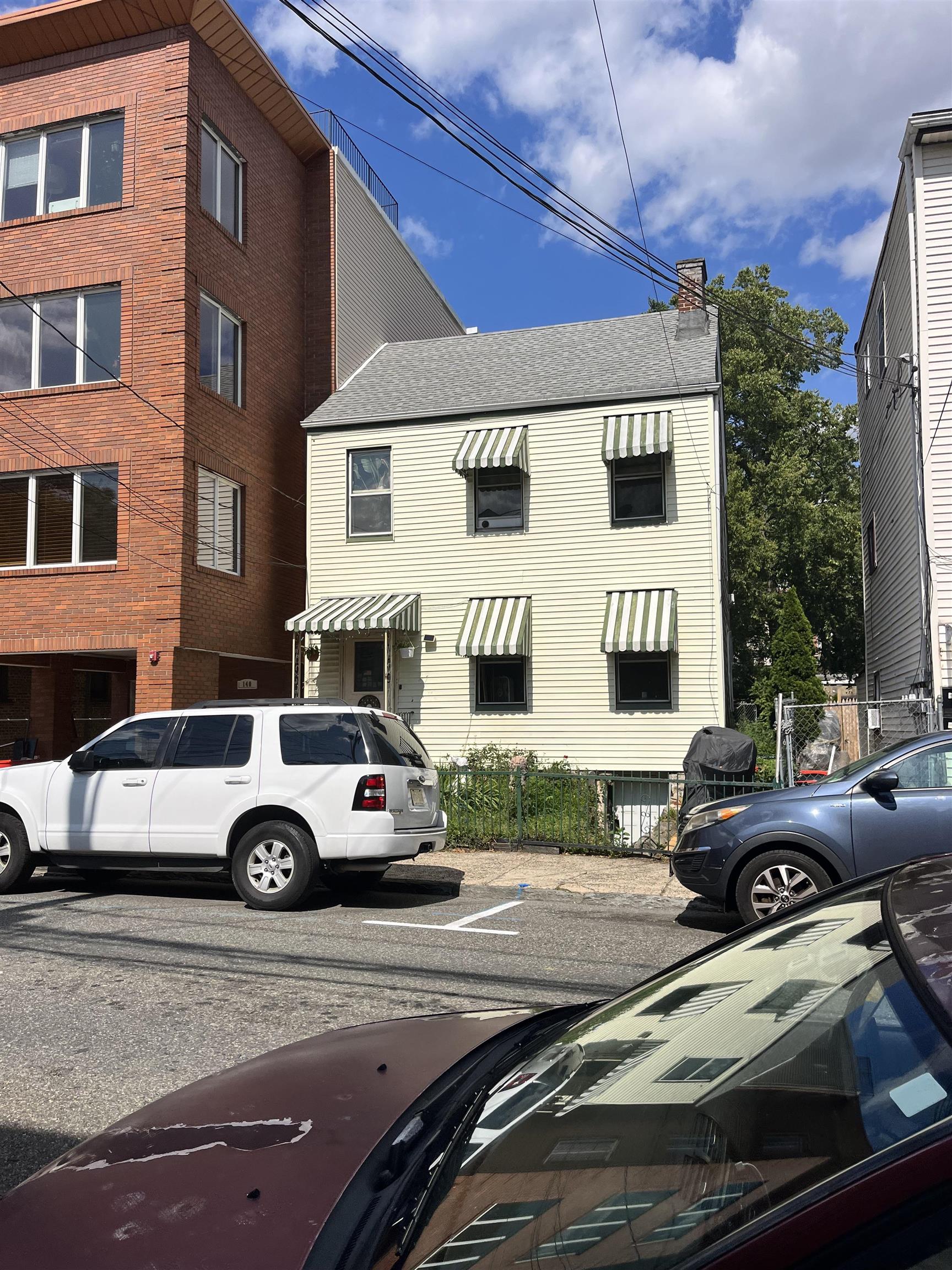 # 240018591 - For Rent in Union City NJ