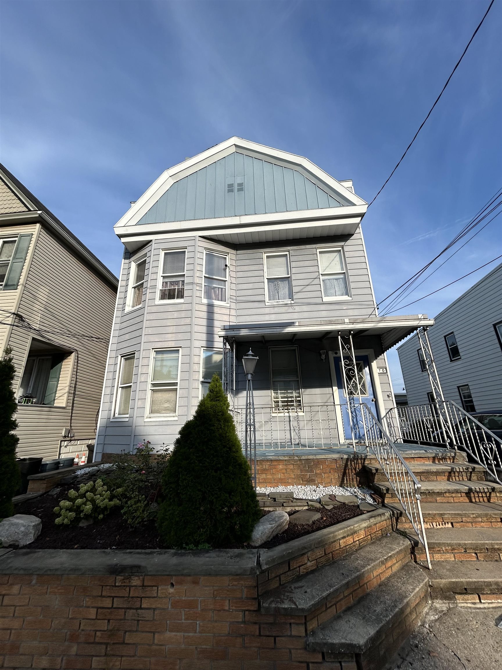 # 240018618 - For Rent in Bayonne NJ