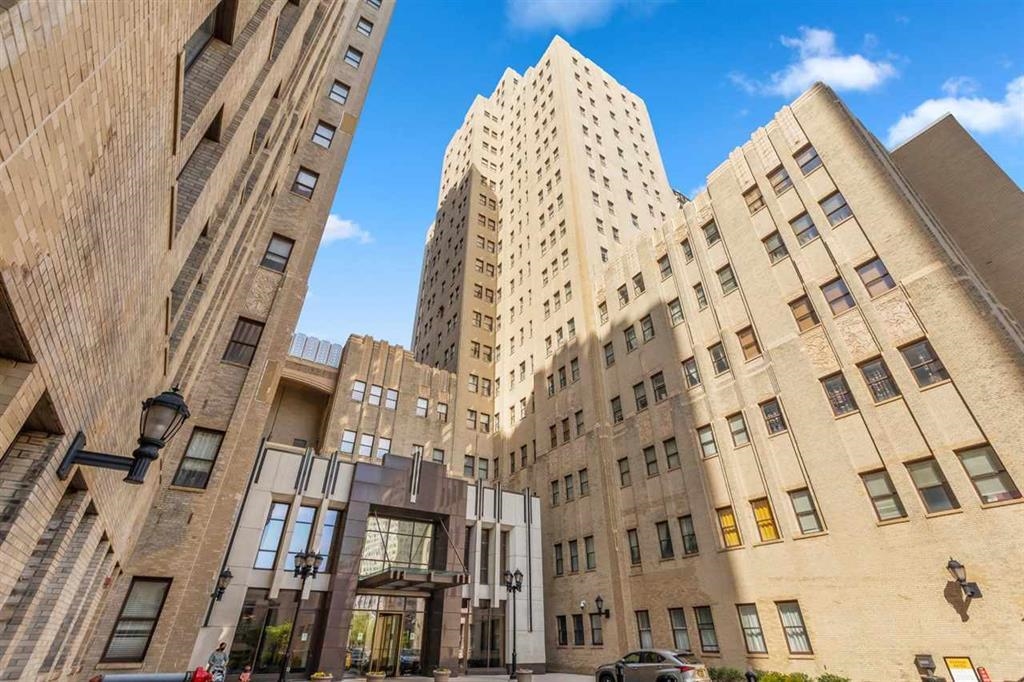 # 240018736 - For Rent in JERSEY CITY - Bergen-Lafayett NJ