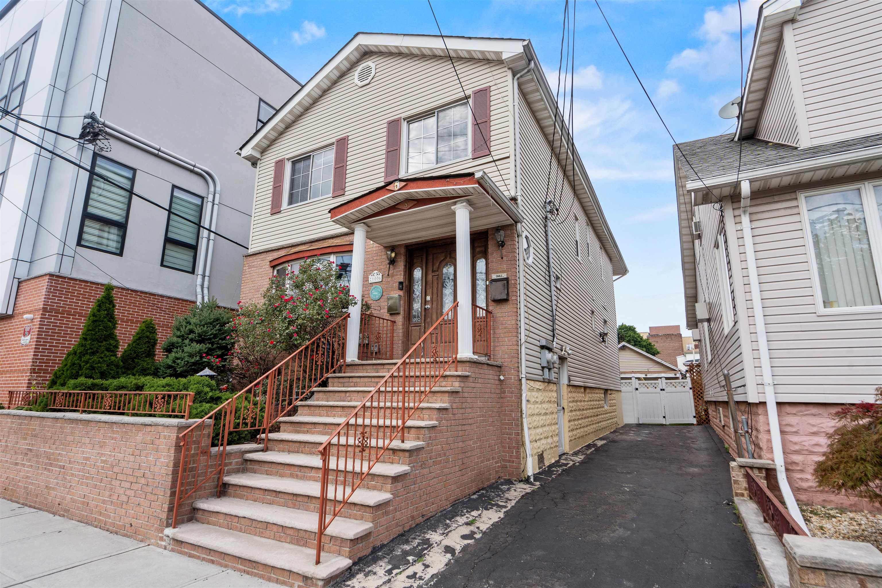 # 240018767 - For Rent in North Bergen NJ