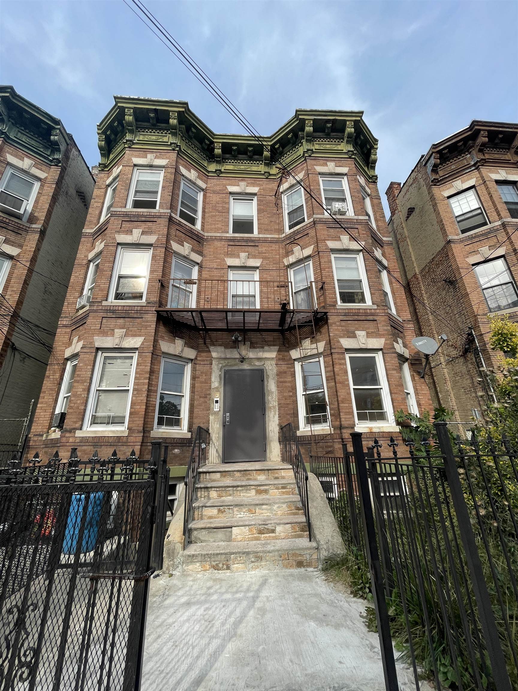 # 240018804 - For Rent in JERSEY CITY - Bergen-Lafayett NJ