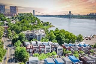 # 240018920 - For Rent in Edgewater NJ