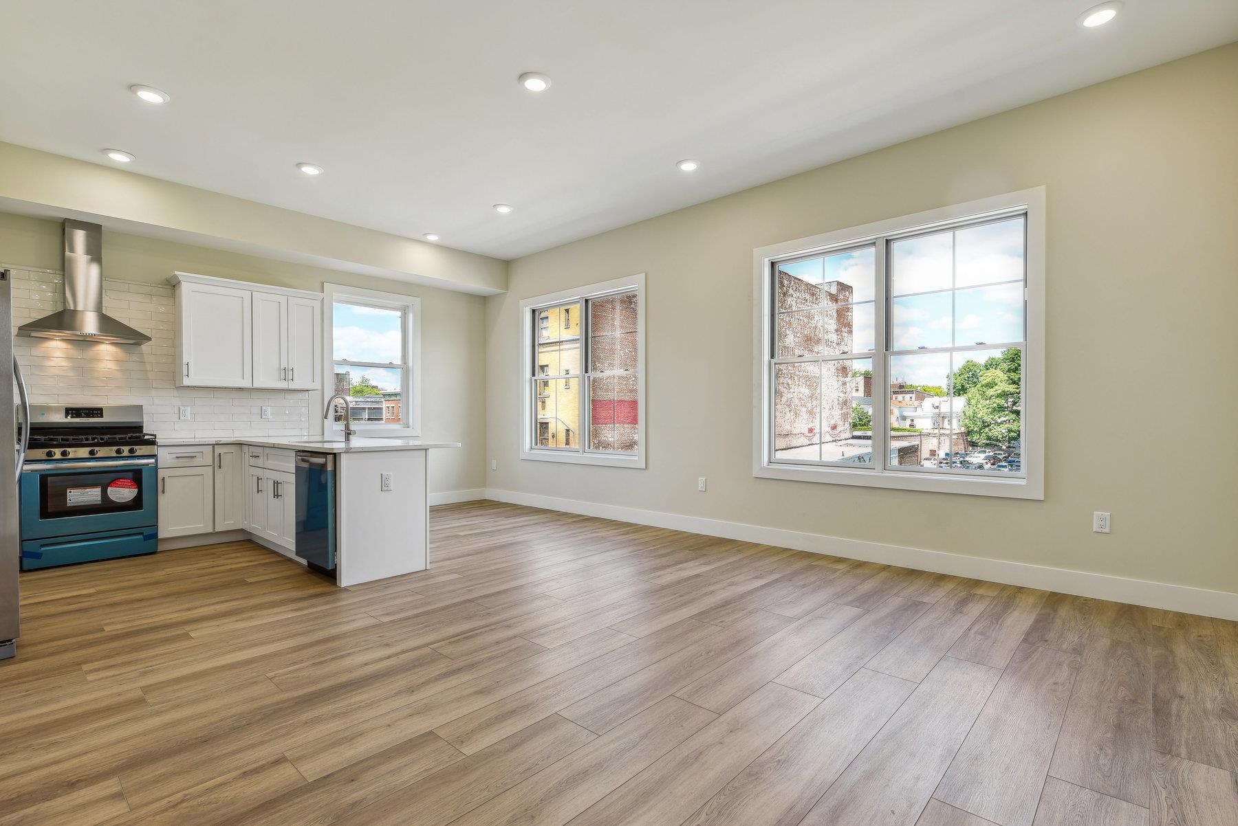 # 240018941 - For Rent in JERSEY CITY - Bergen-Lafayett NJ