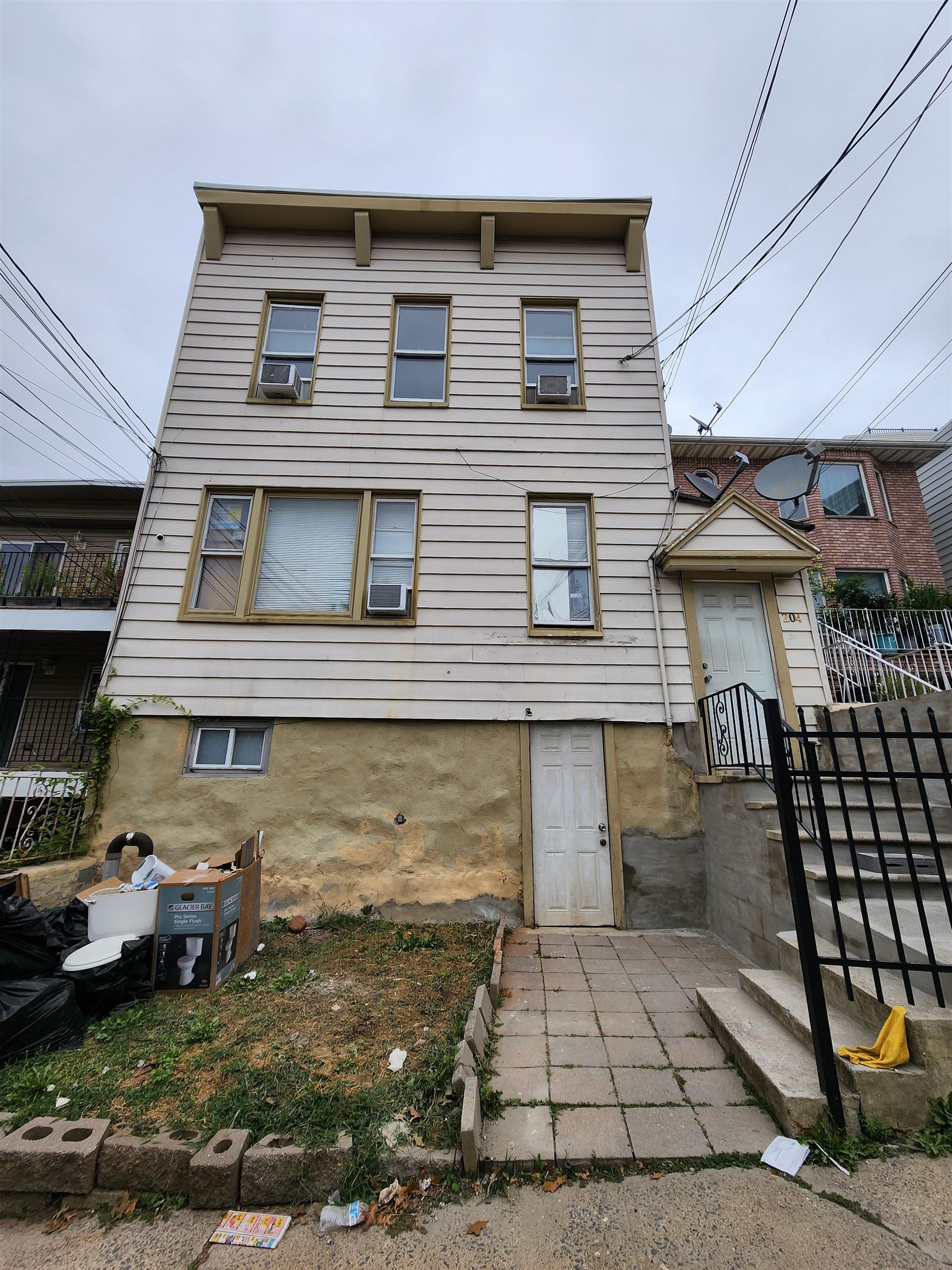 # 240019005 - For Rent in JERSEY CITY - Heights NJ