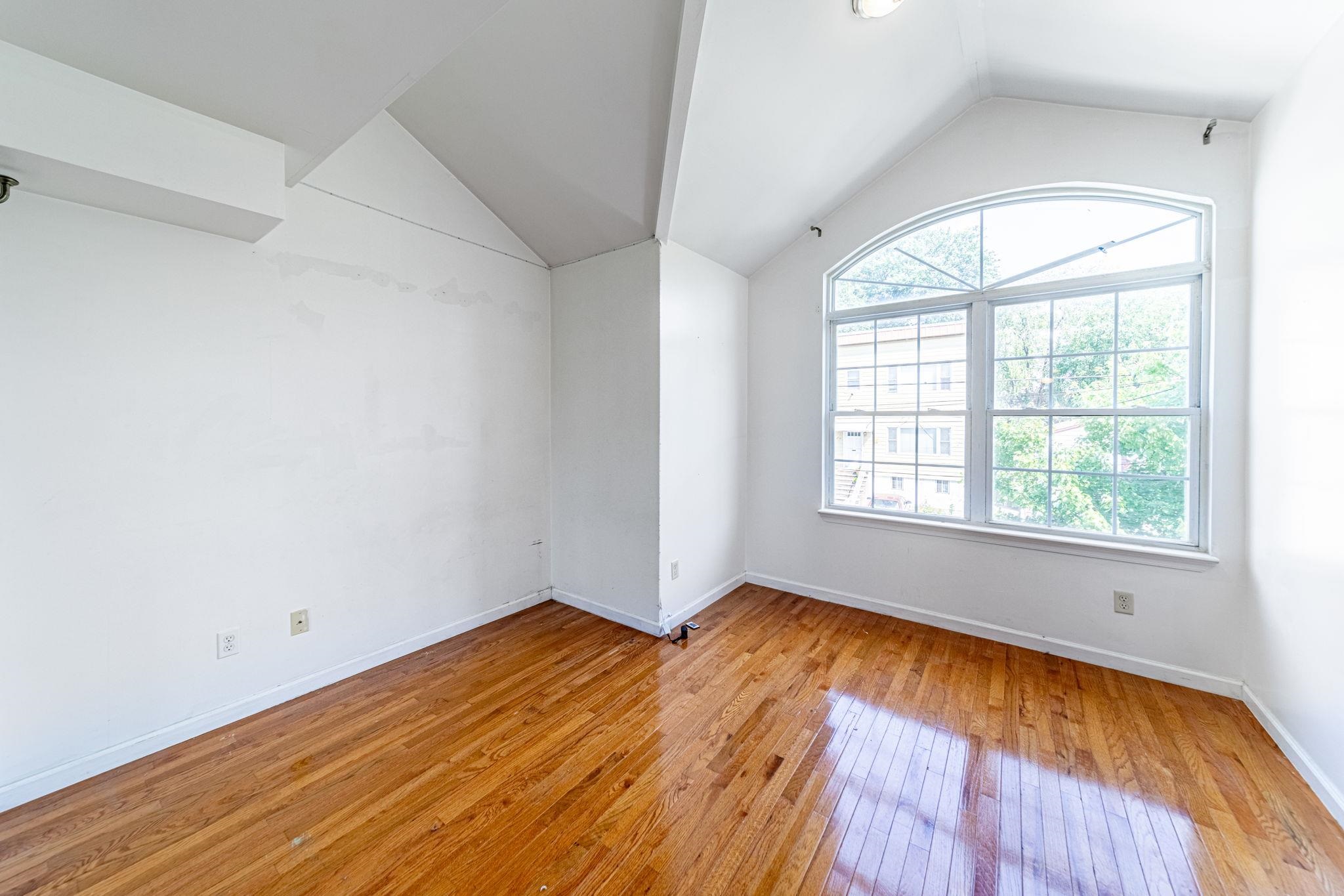 # 240019021 - For Rent in JERSEY CITY - Heights NJ